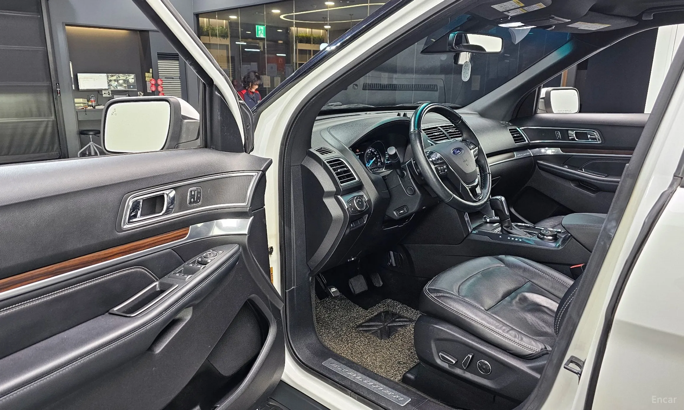 Ford Explorer превью 11