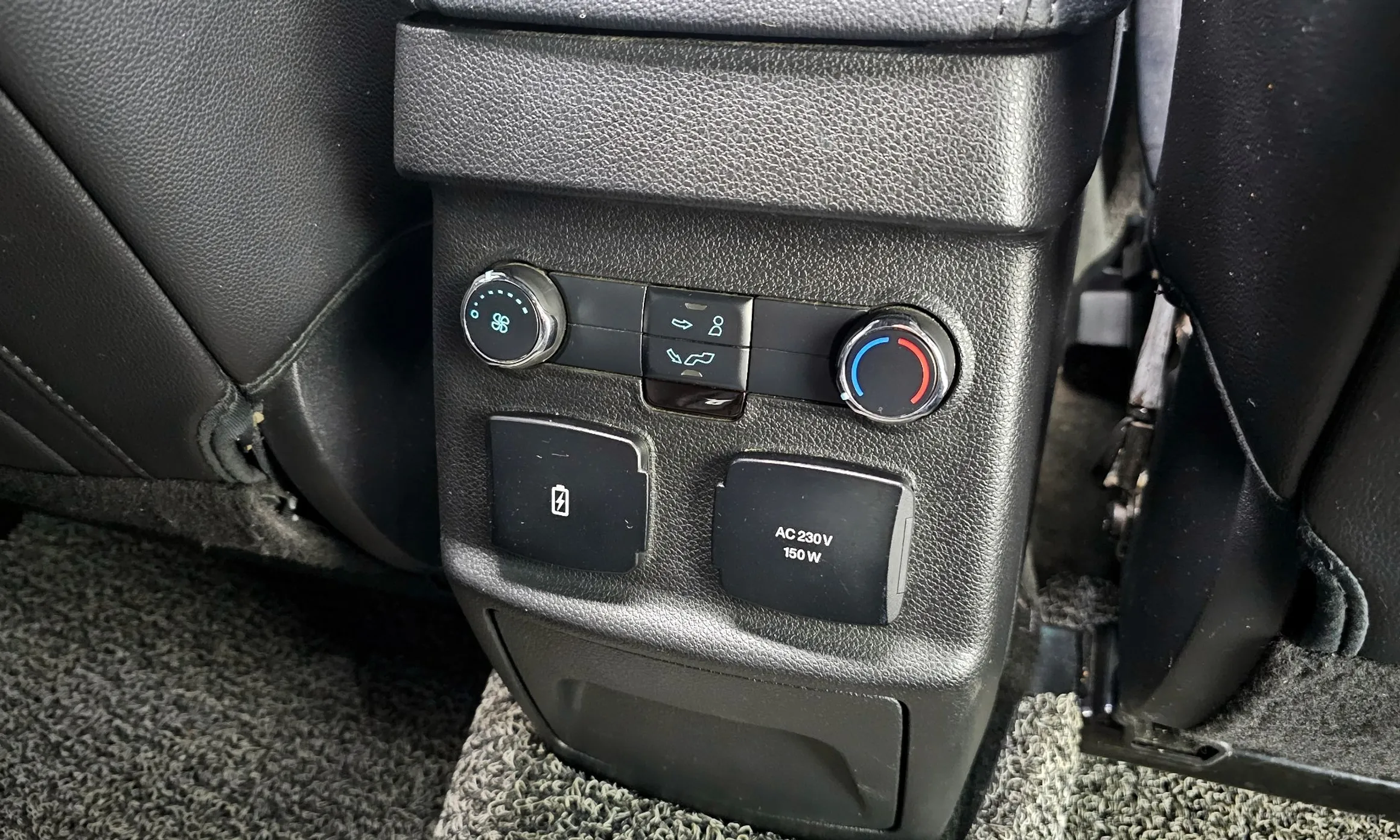 Ford Explorer превью 18