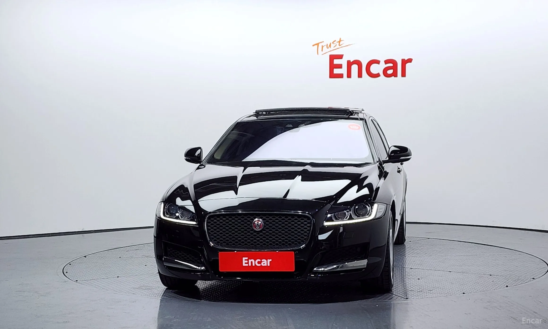 Jaguar XF (x260) превью 3