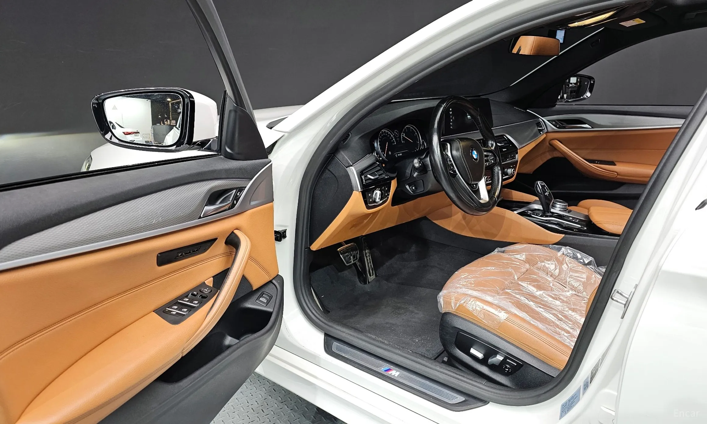 BMW 5 Series (G30) превью 10