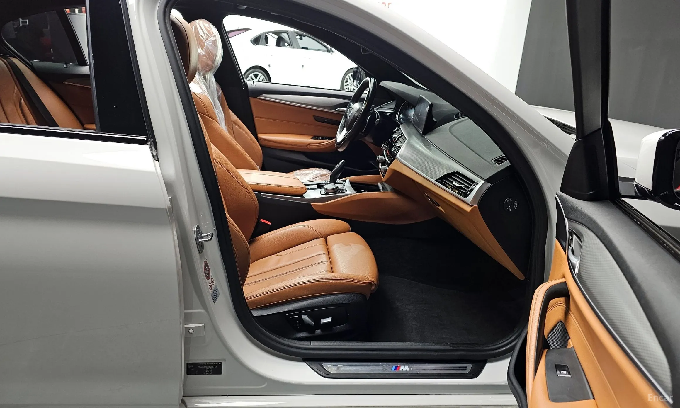 BMW 5 Series (G30) превью 11