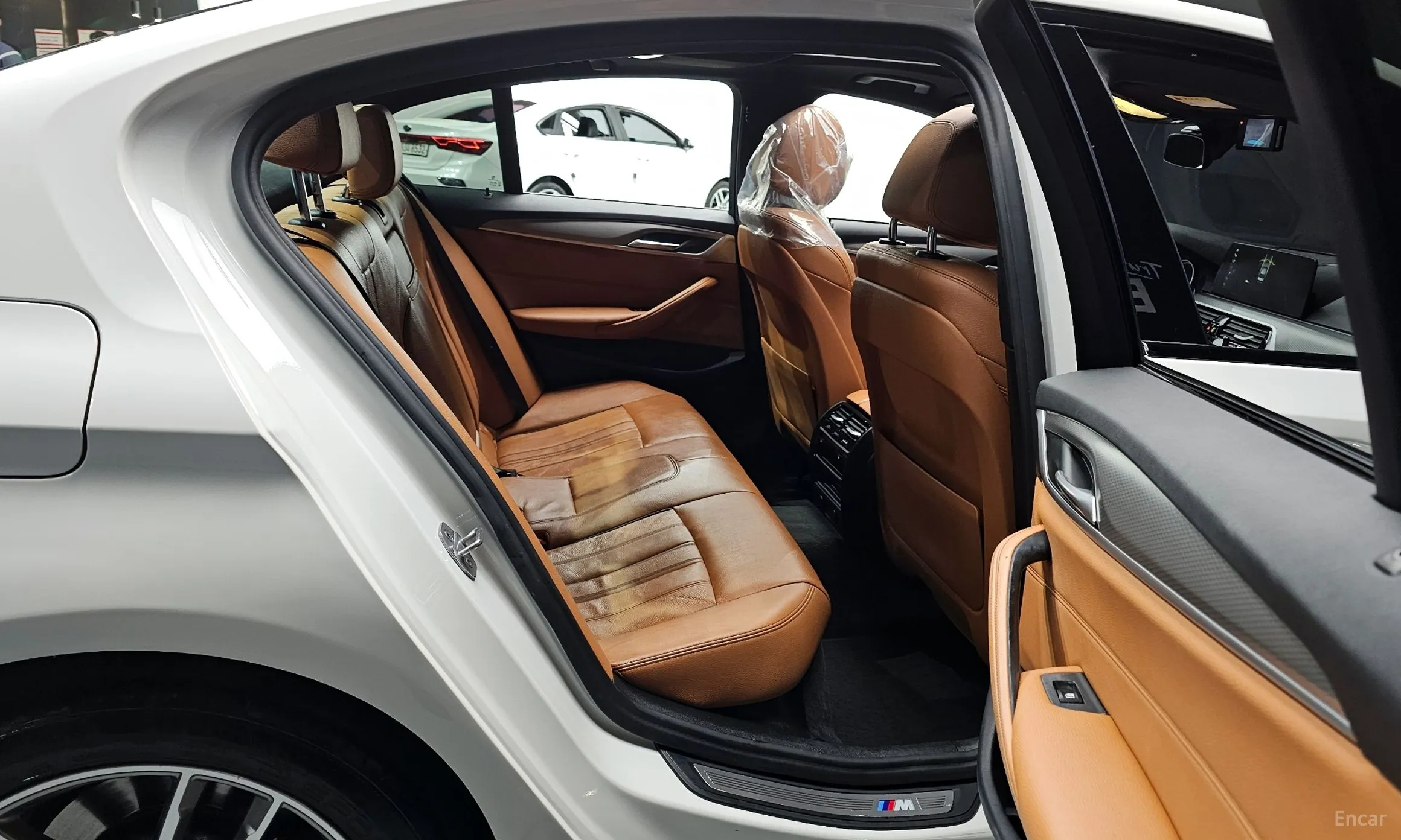 BMW 5 Series (G30) превью 12