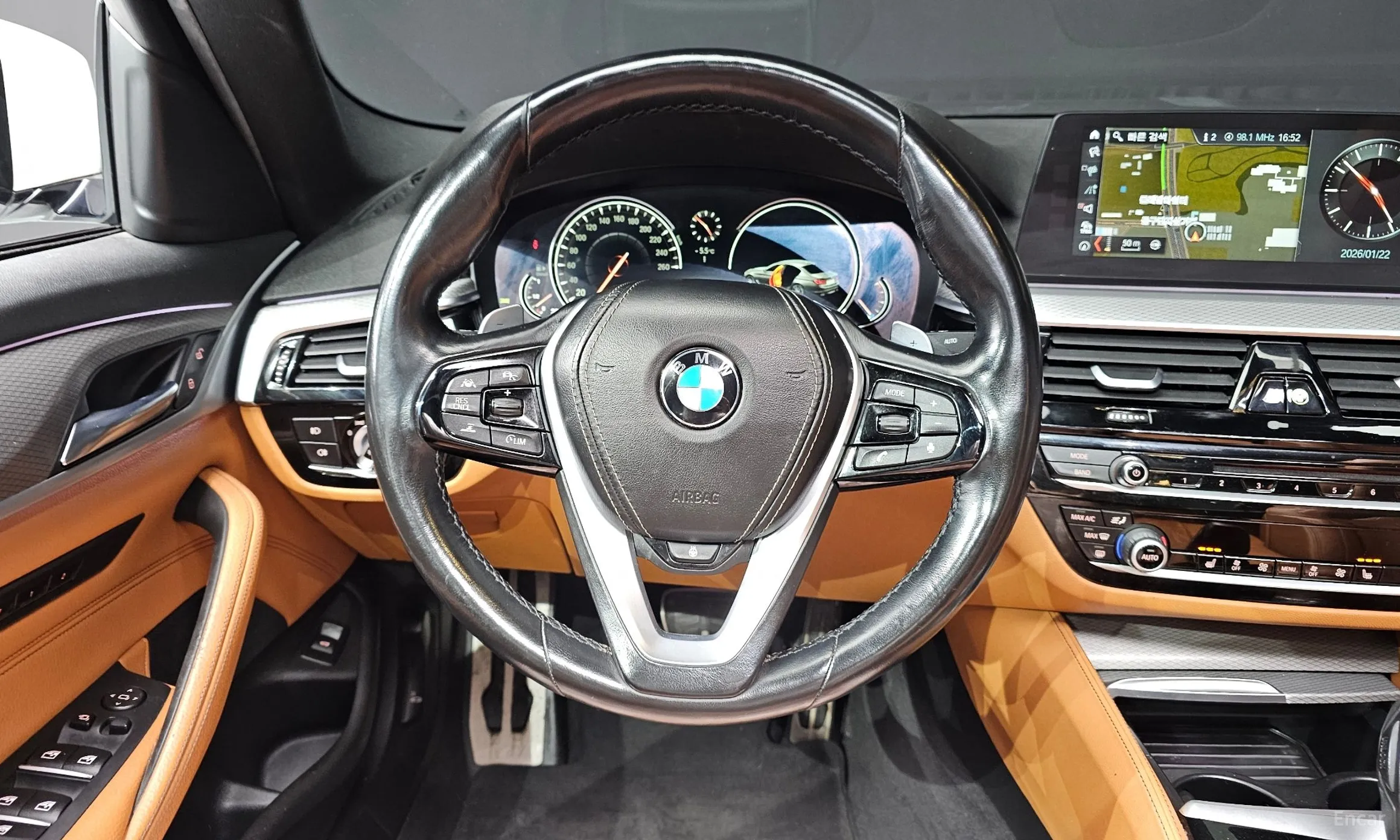 BMW 5 Series (G30) превью 13