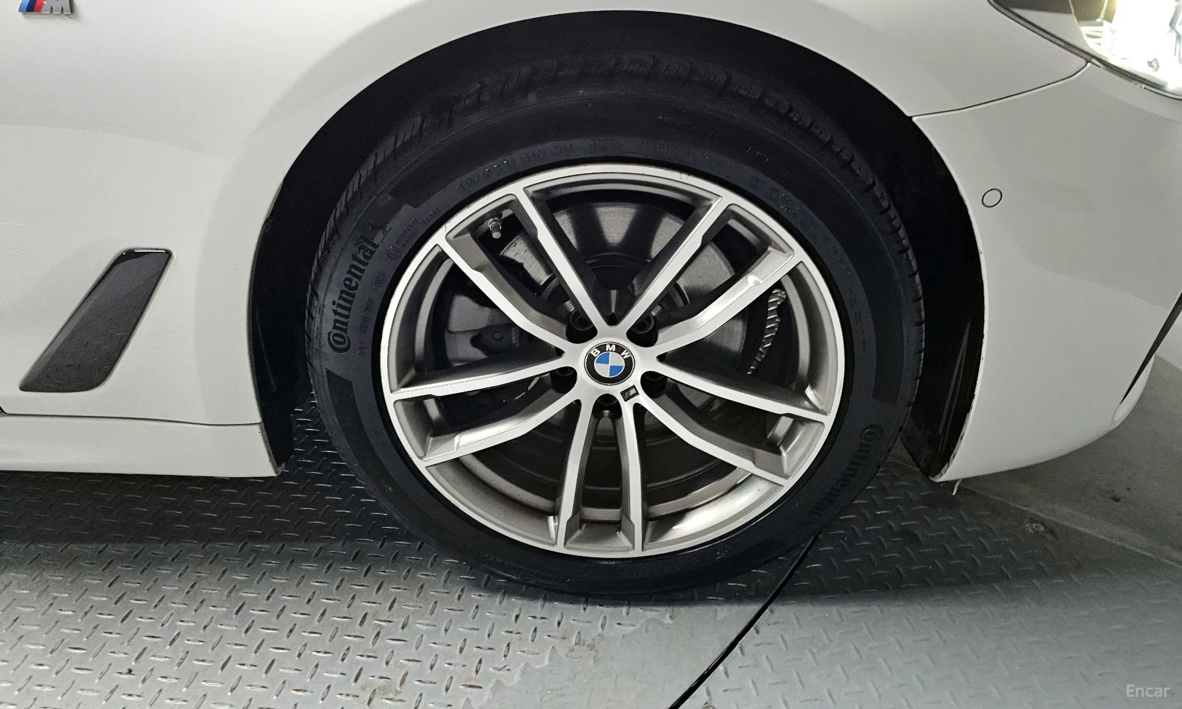 BMW 5 Series (G30) превью 5