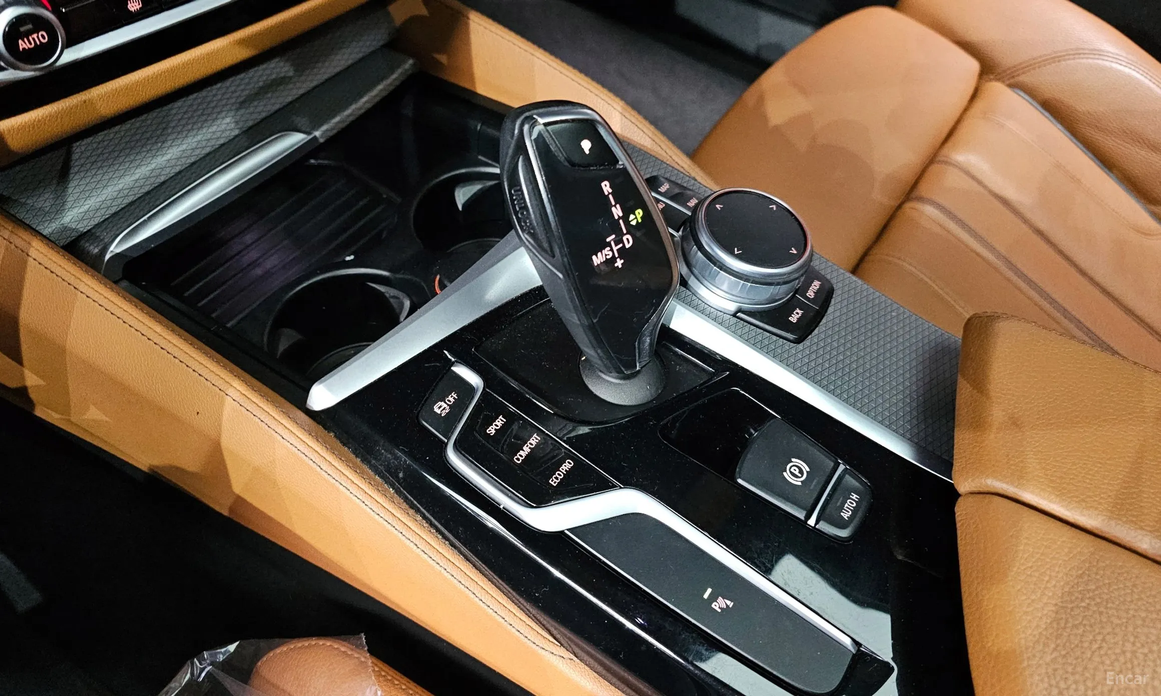 BMW 5 Series (G30) превью 9