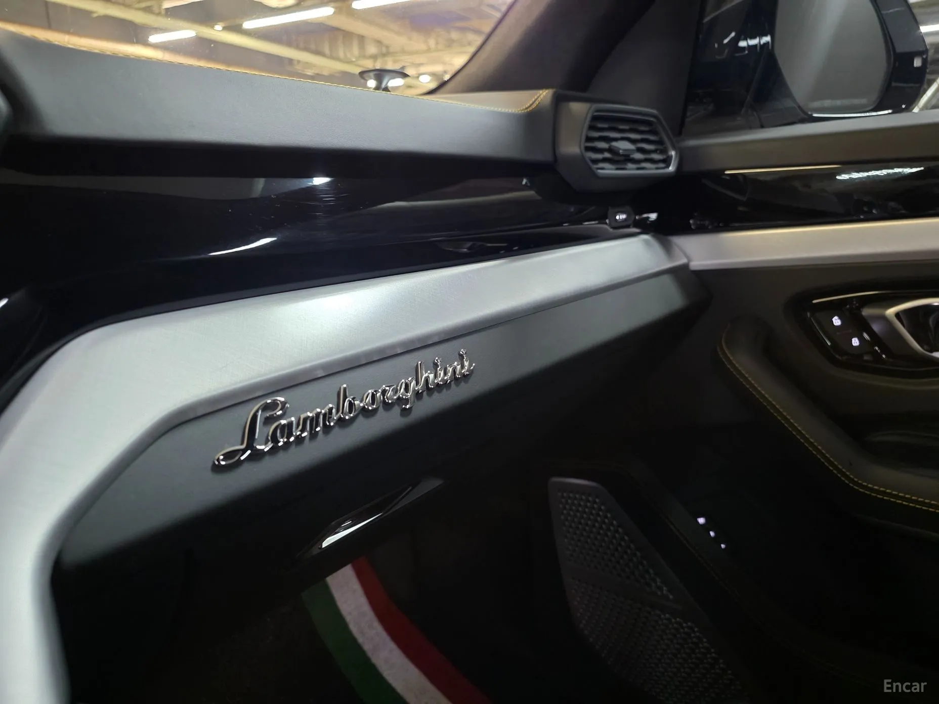 Lamborghini Urus превью 20