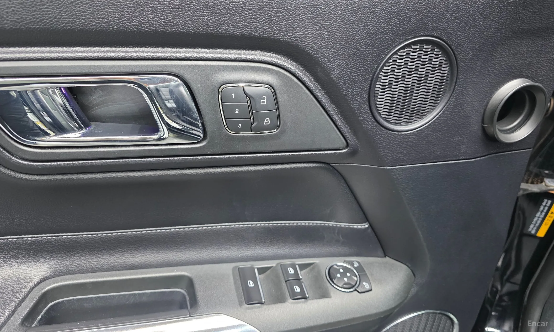 Ford Mustang превью 12