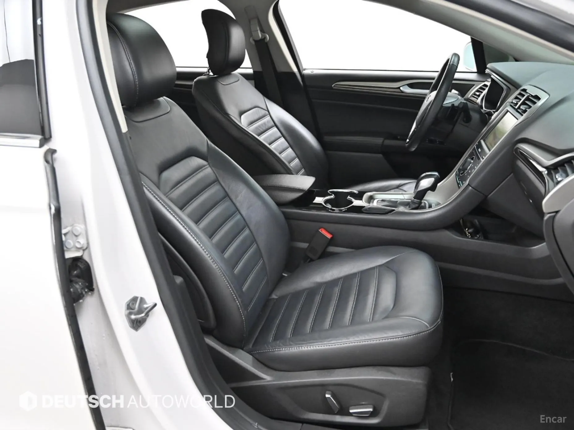 Ford Fusion превью 10