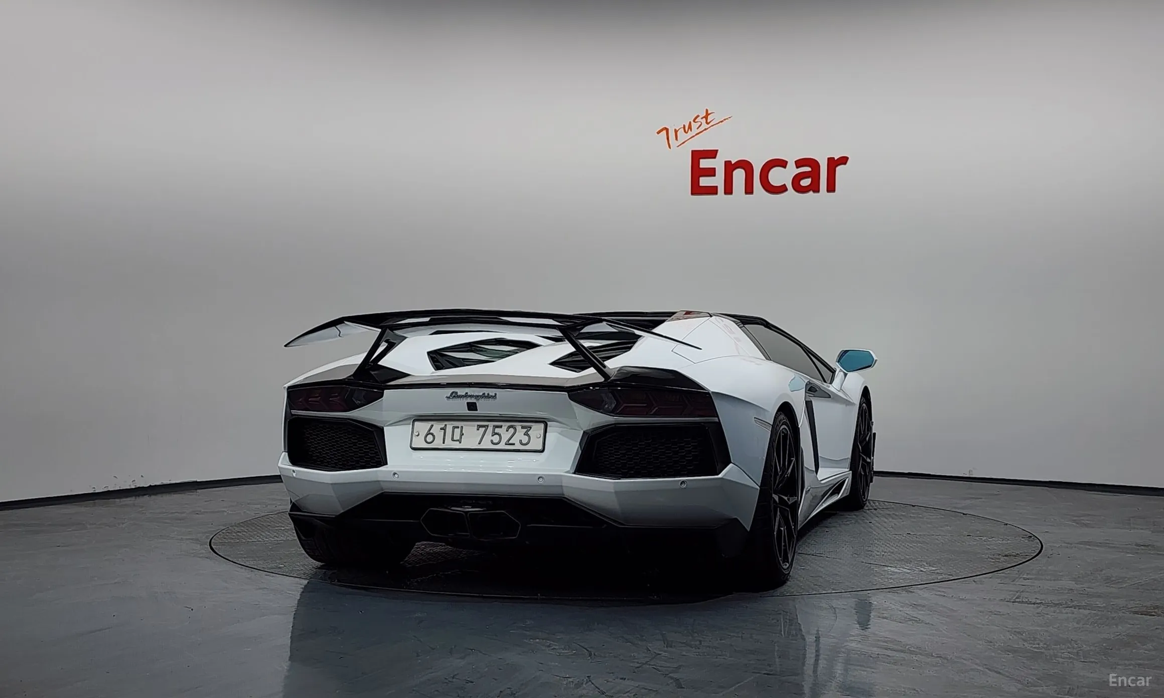 Lamborghini Aventador превью 4