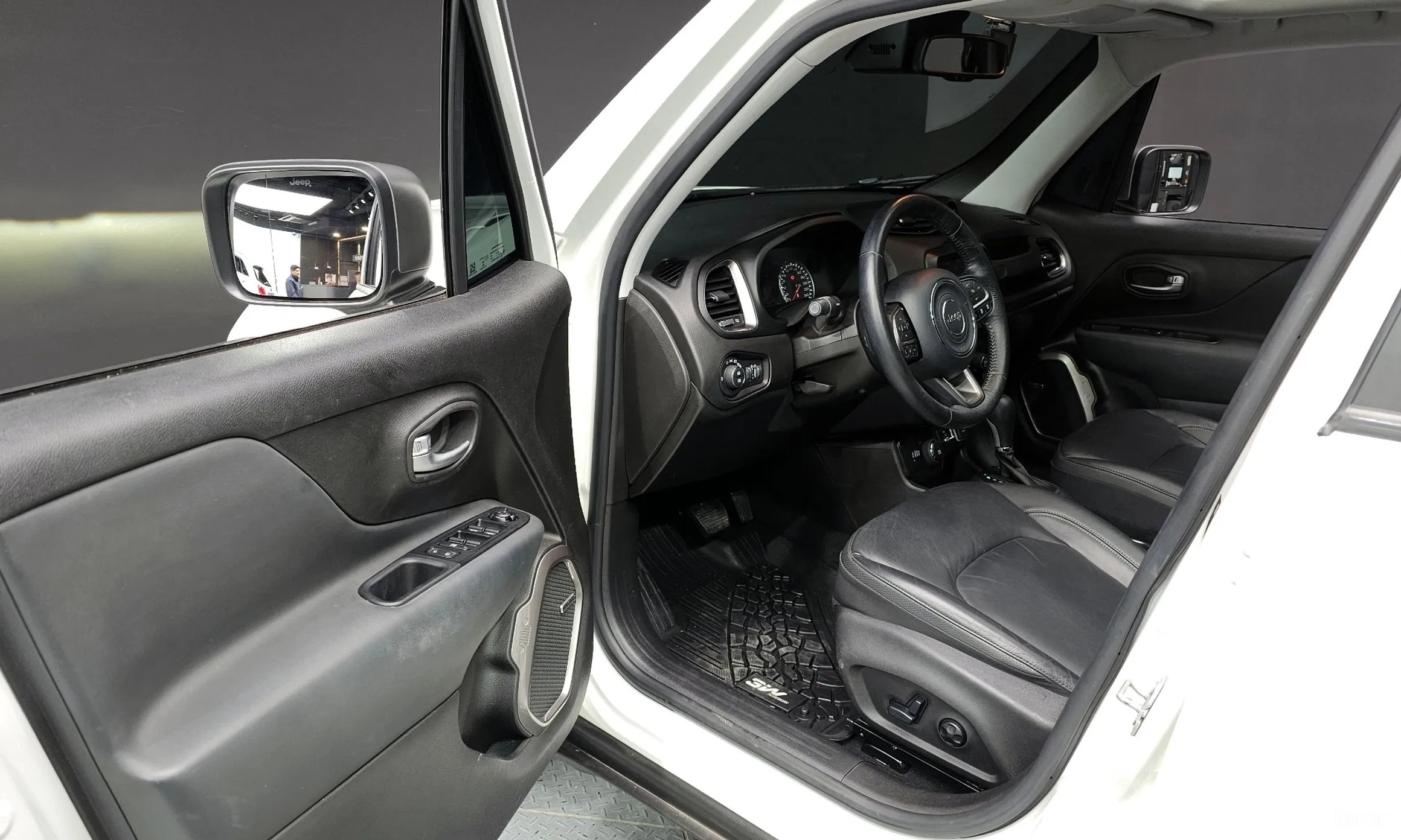 Jeep Renegade превью 10
