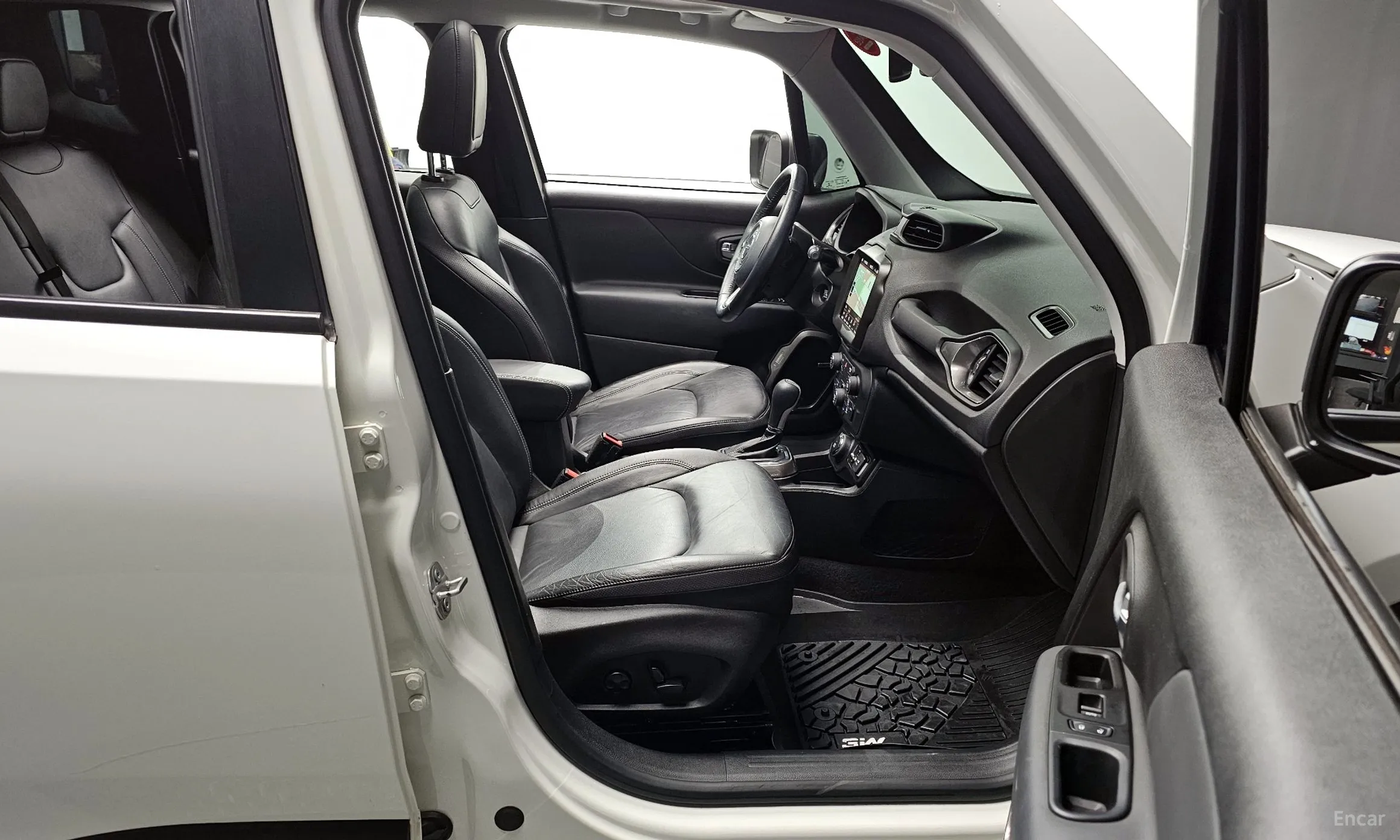 Jeep Renegade превью 11