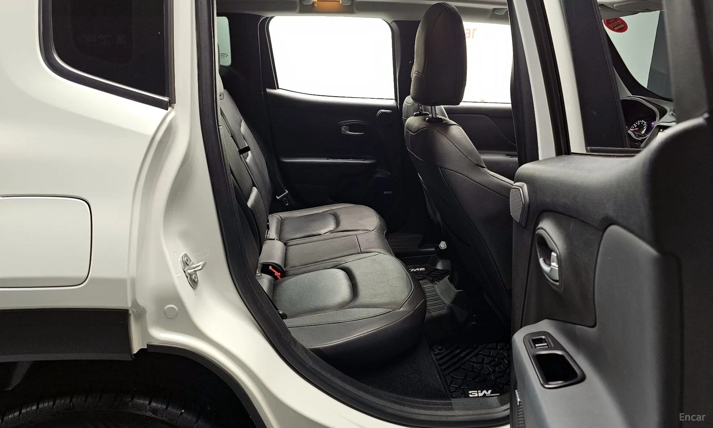 Jeep Renegade превью 12