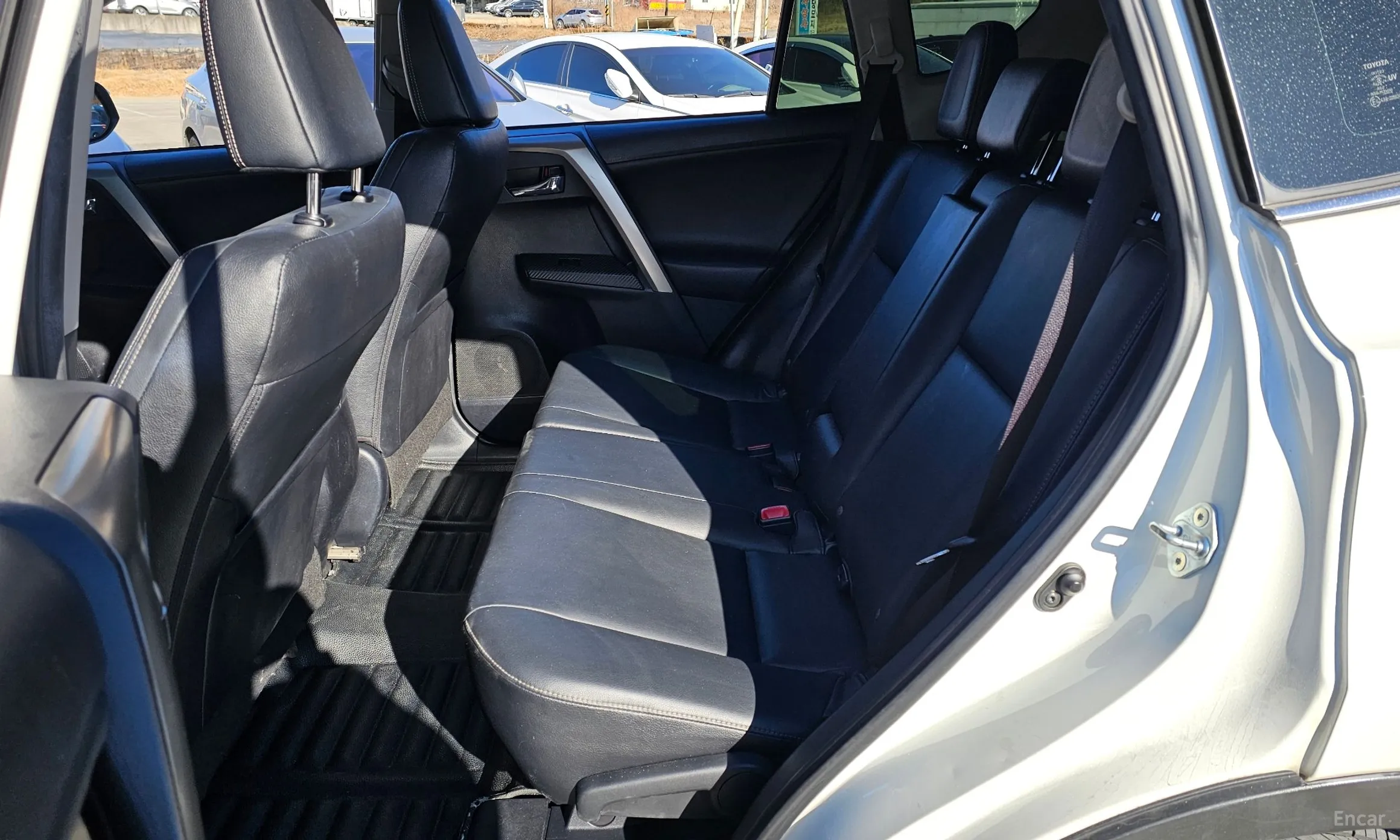 Toyota RAV4 превью 12