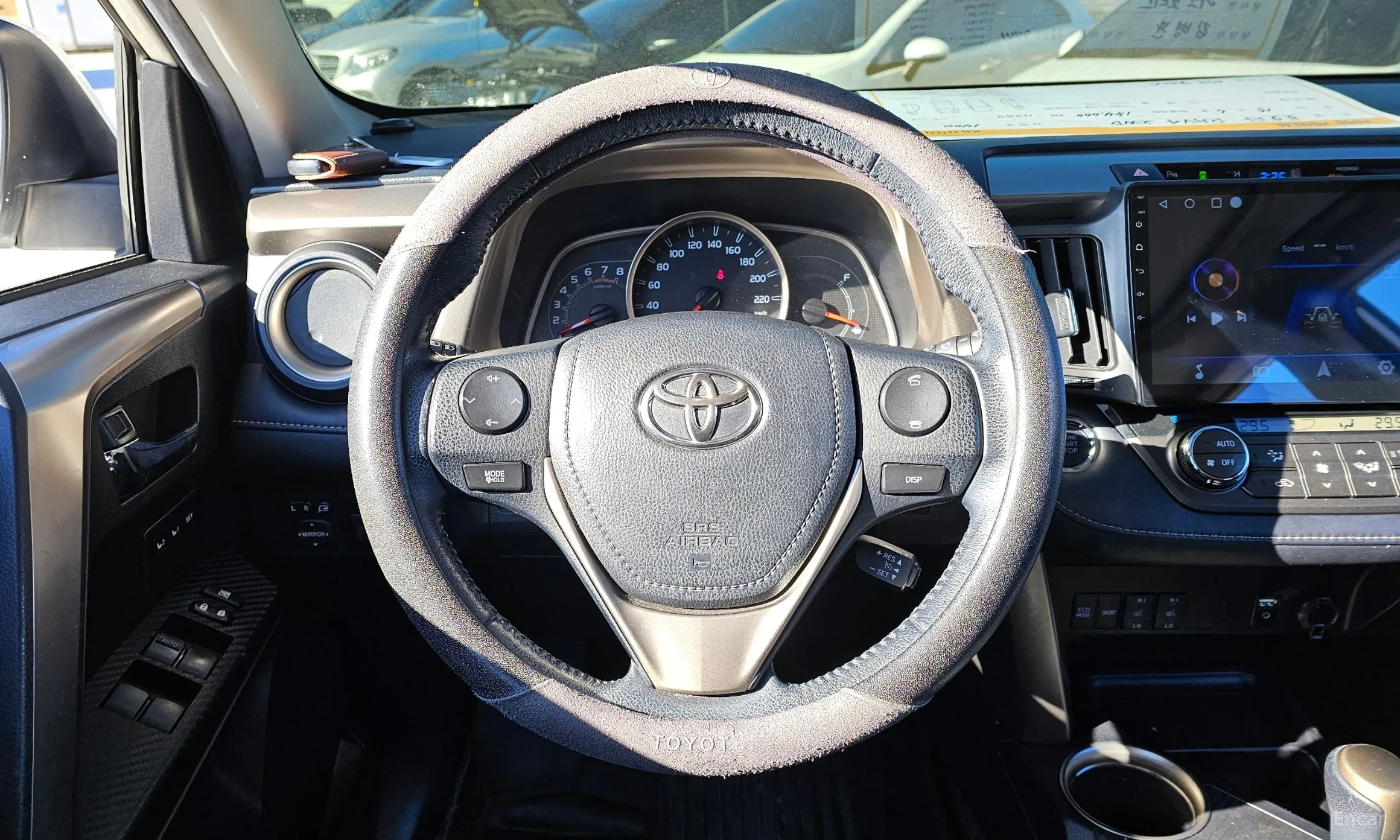 Toyota RAV4 превью 13
