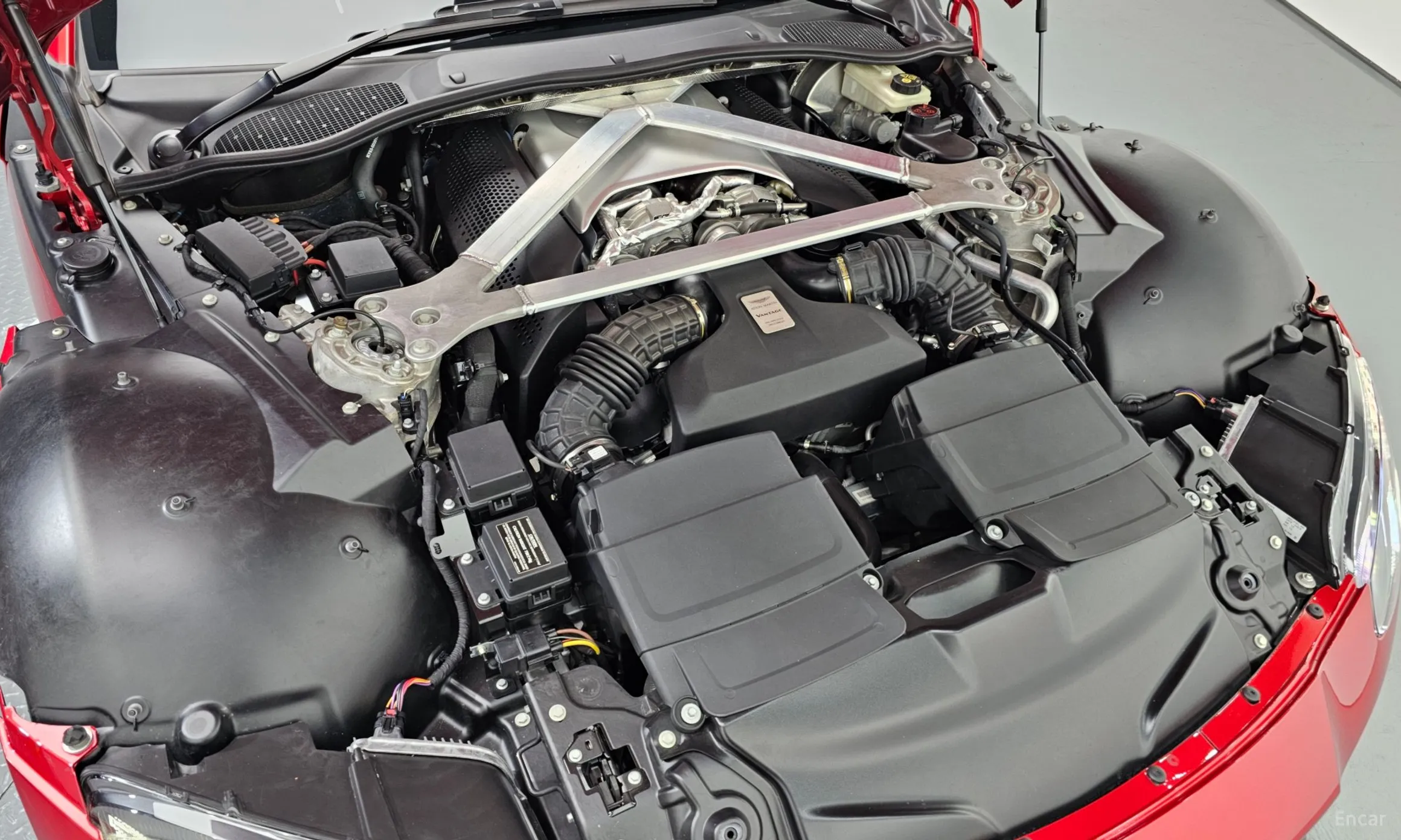 Aston Martin Vantage 2nd Generation превью 6