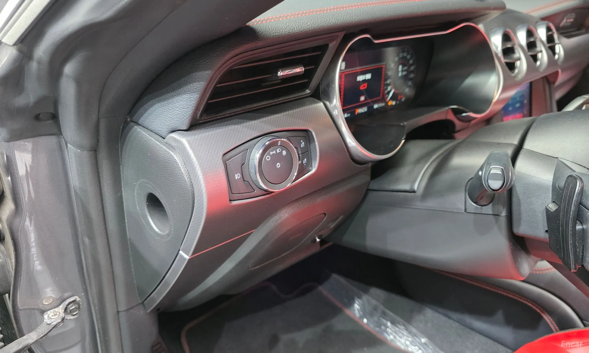 Ford Mustang превью 14