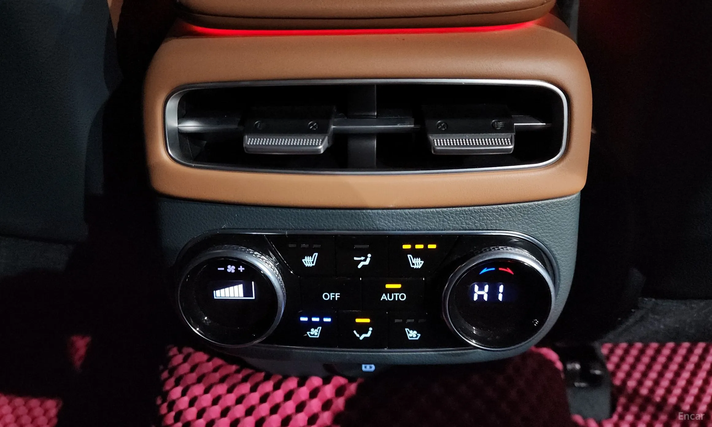 Genesis GV70 превью 19