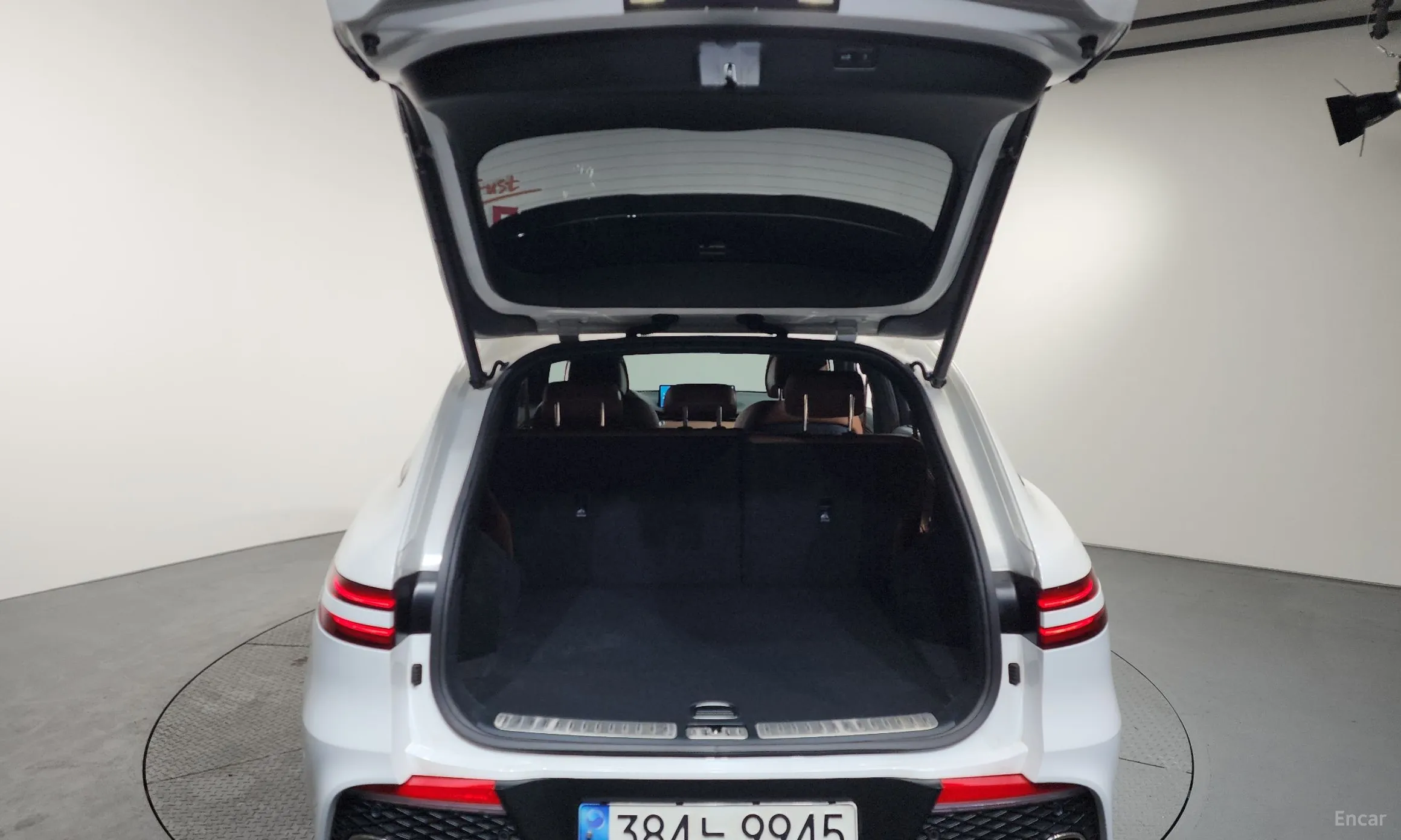 Genesis GV70 превью 20