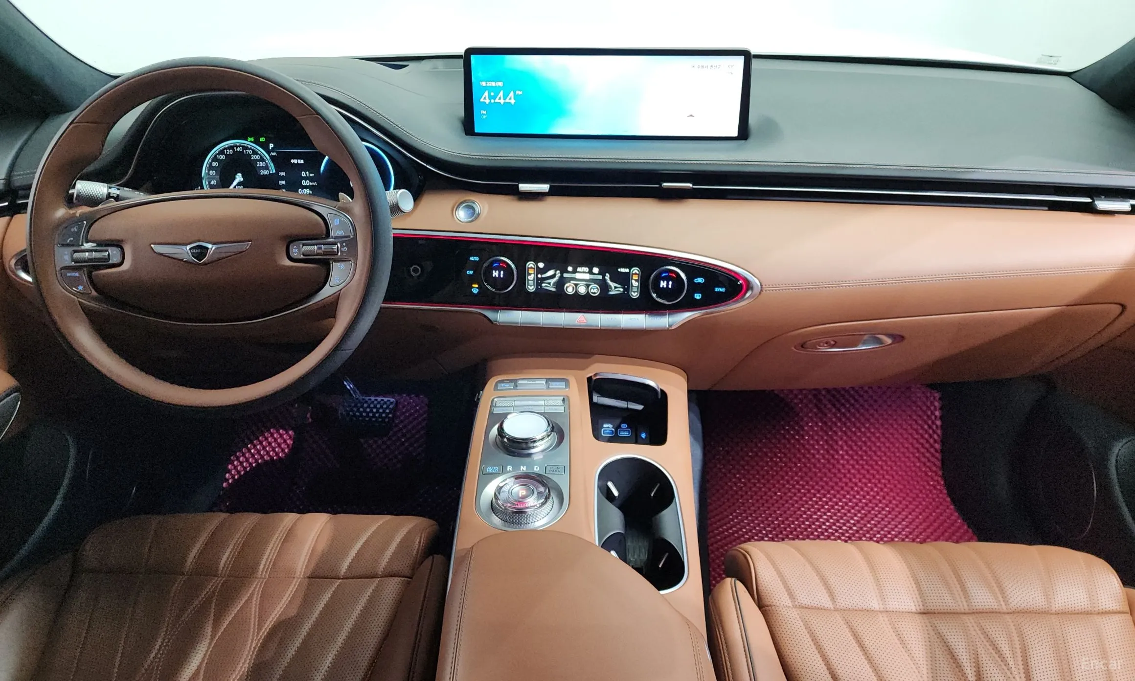 Genesis GV70 превью 7