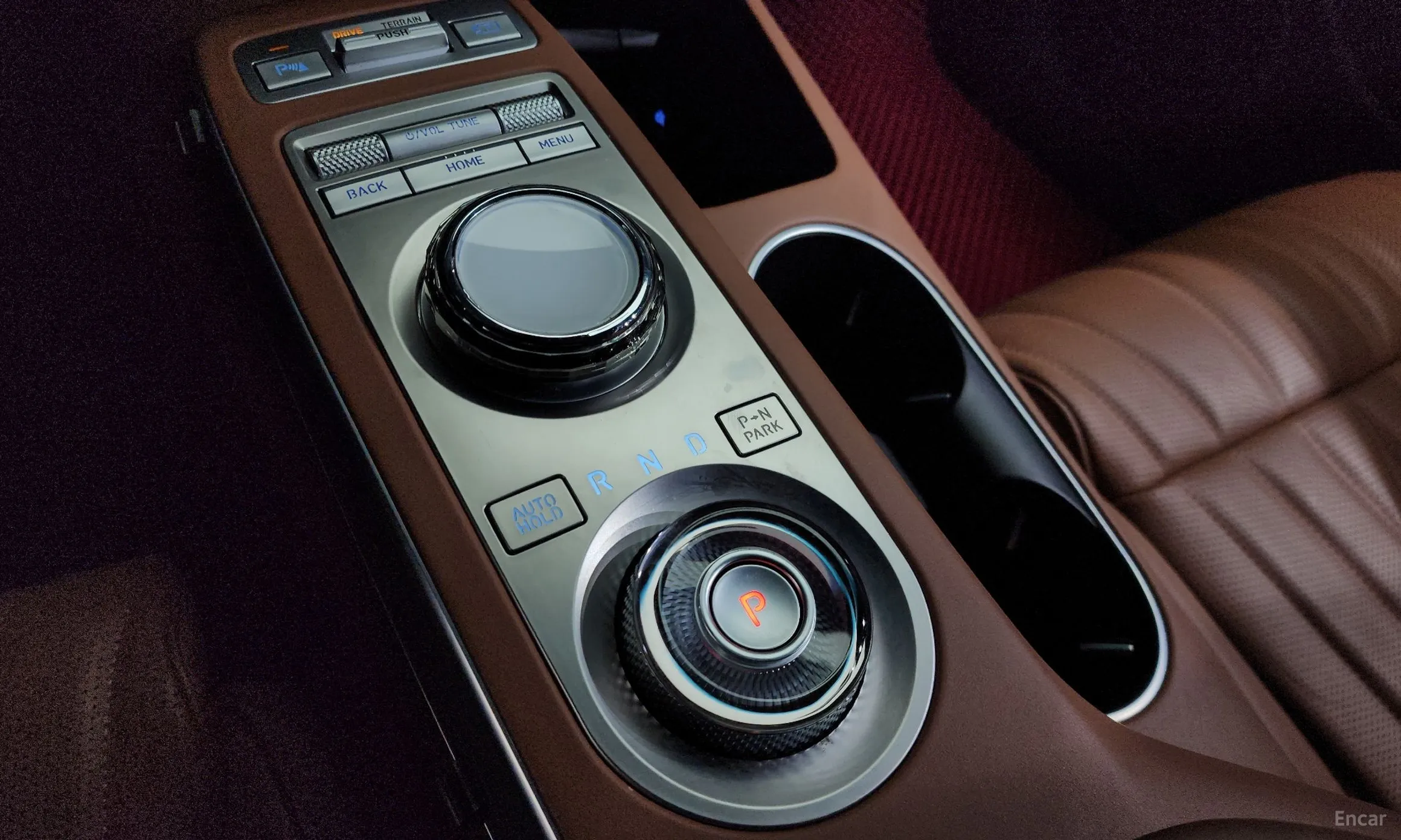Genesis GV70 превью 9