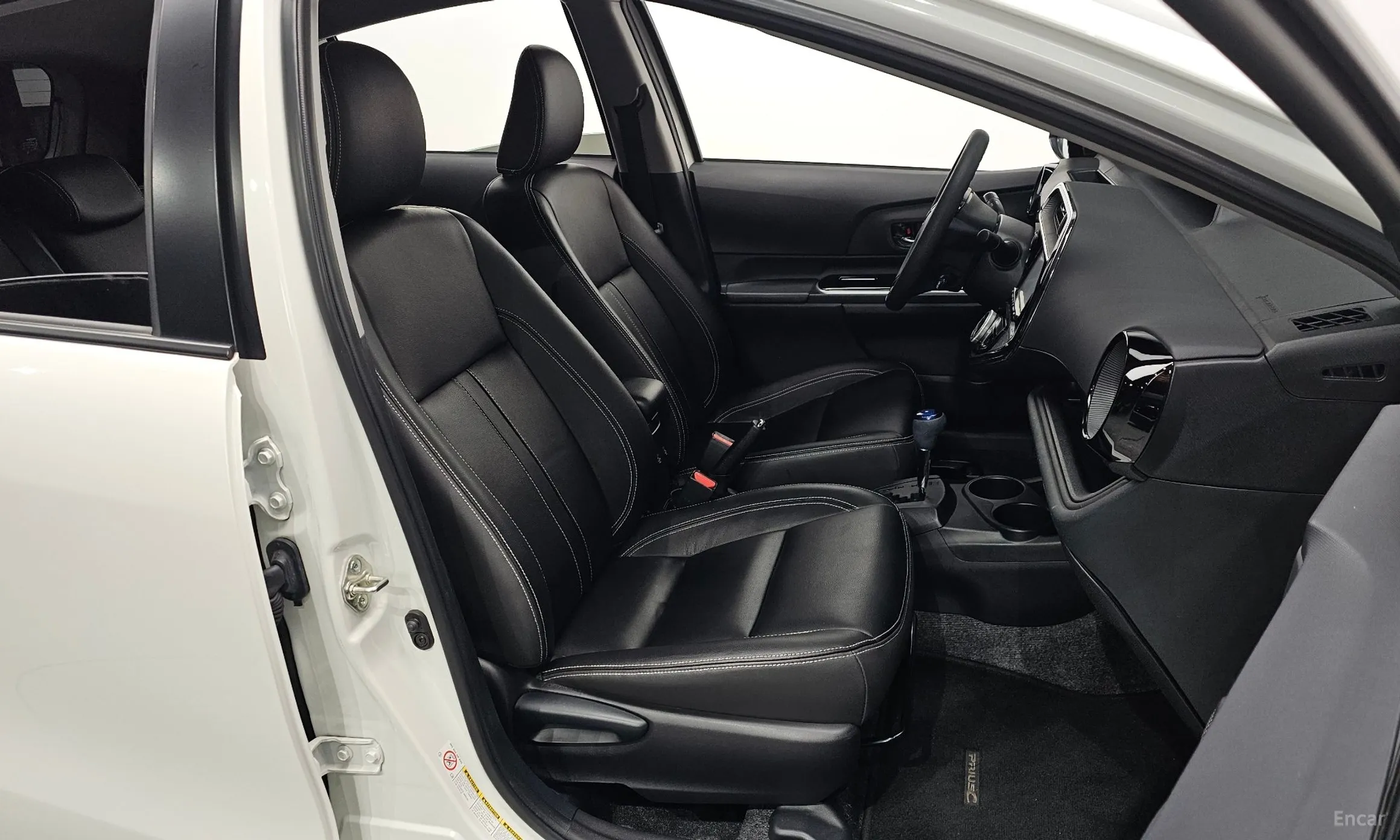 Toyota Prius C превью 10