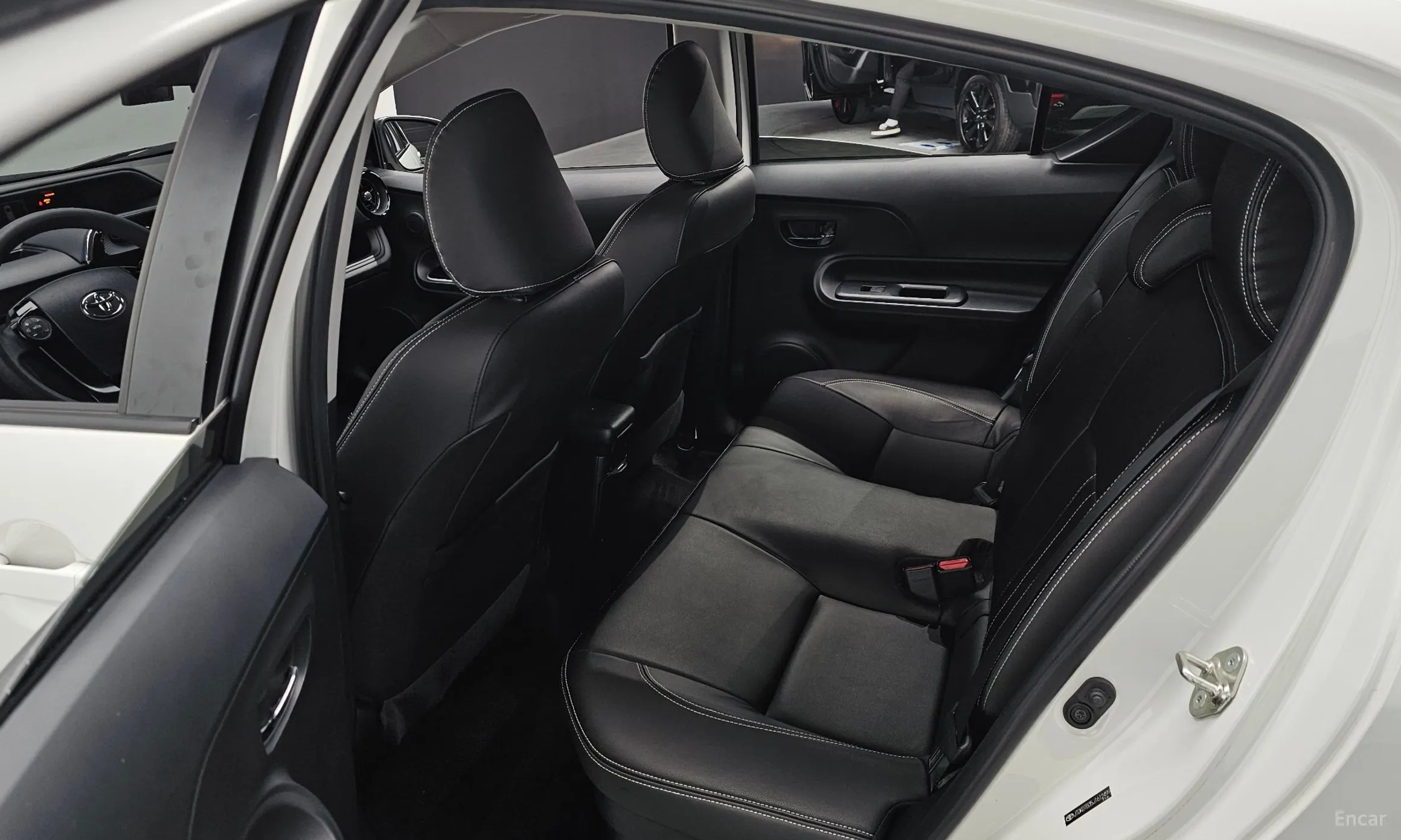 Toyota Prius C превью 12