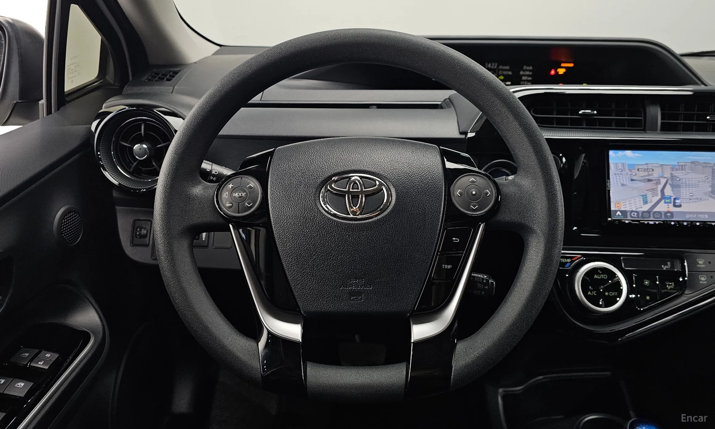 Toyota Prius C превью 13