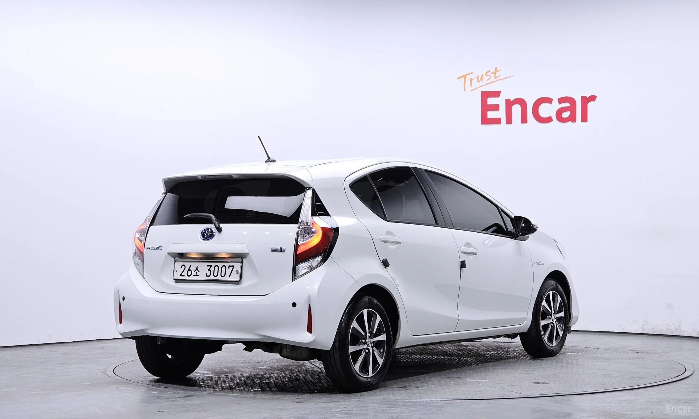 Toyota Prius C превью 2