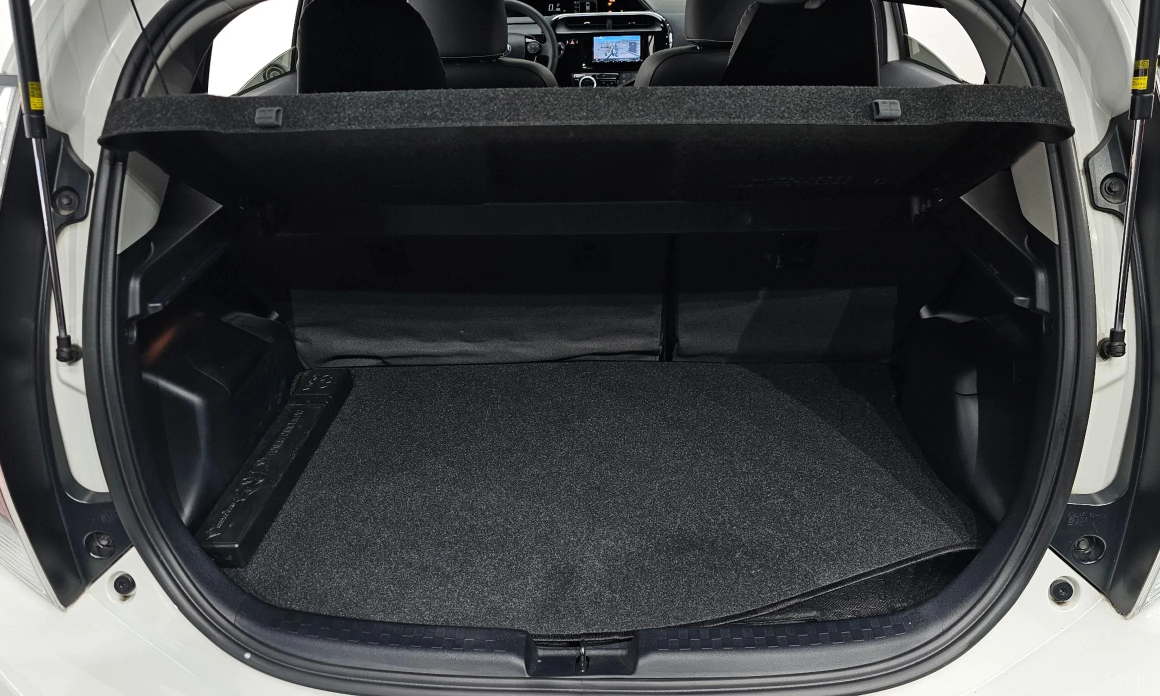 Toyota Prius C превью 20