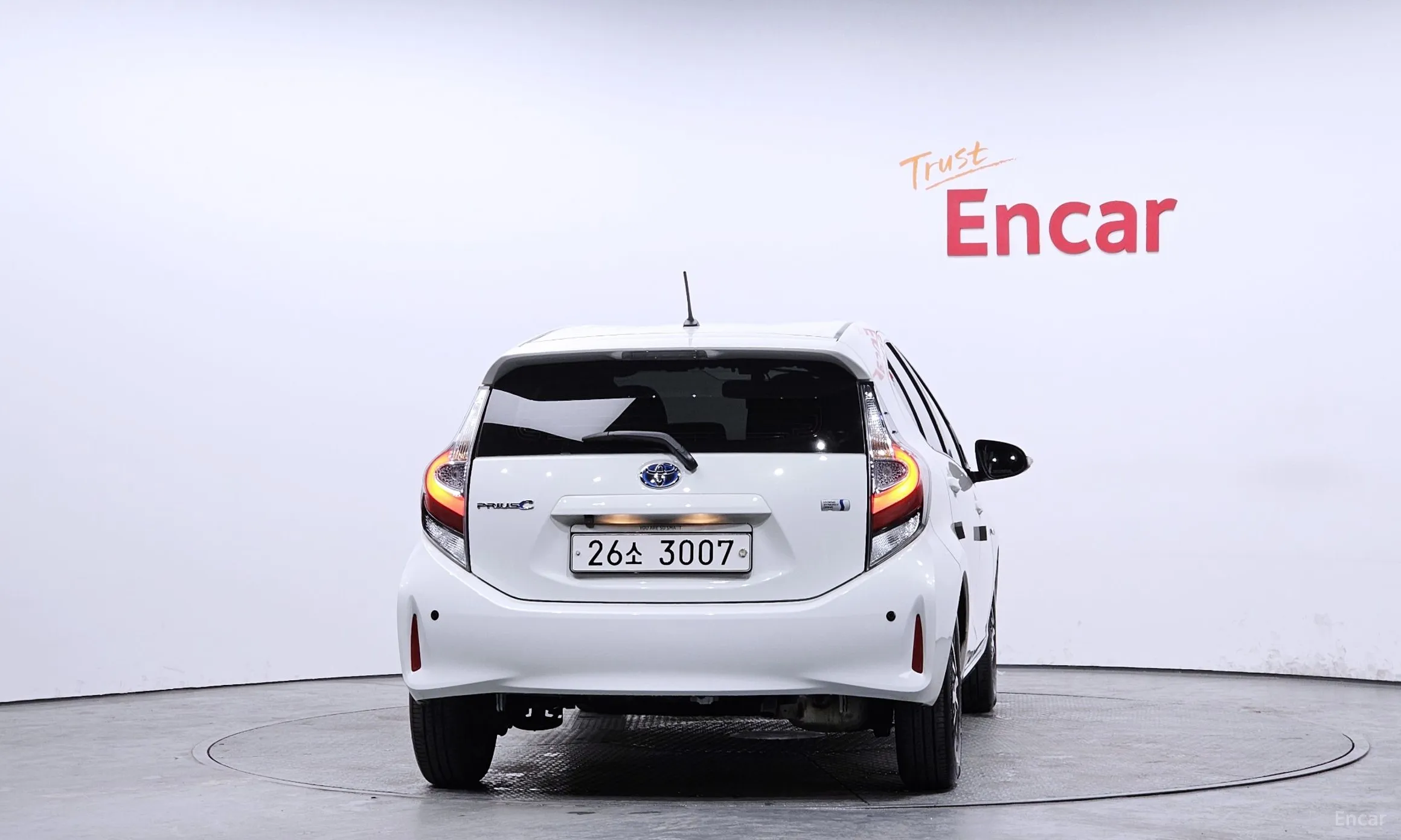 Toyota Prius C превью 4