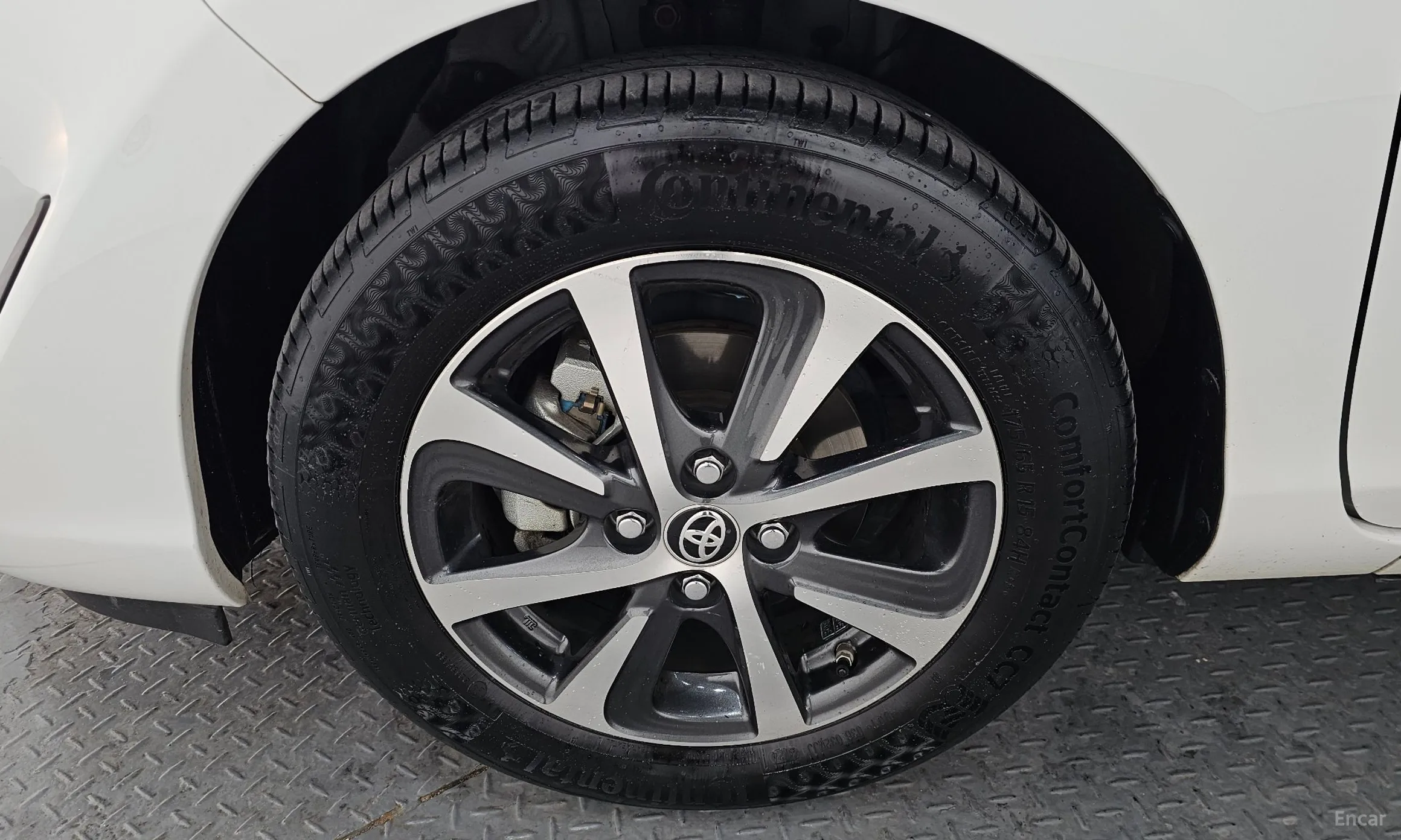 Toyota Prius C превью 5