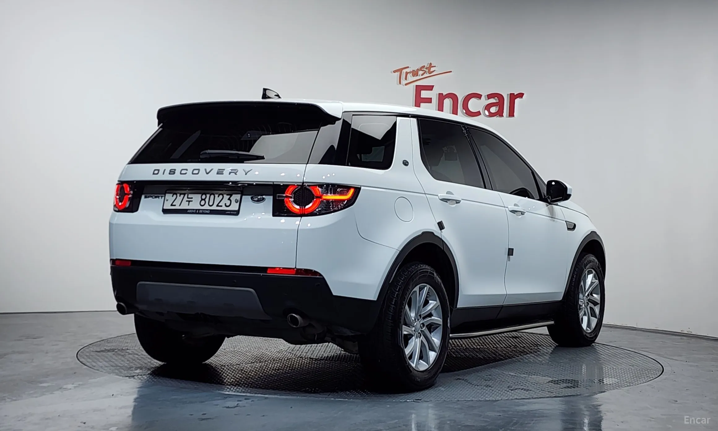 Land Rover Discovery Sports превью 2