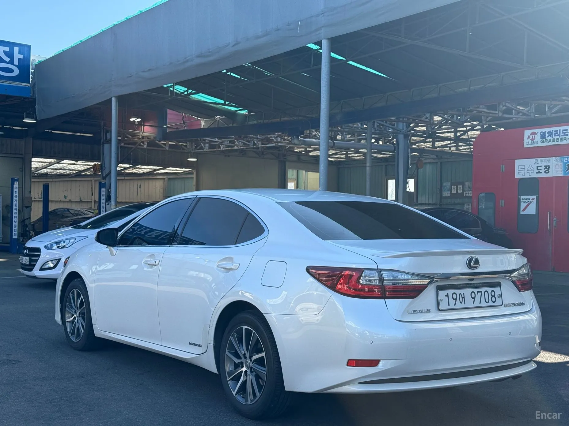 Lexus New ES300h