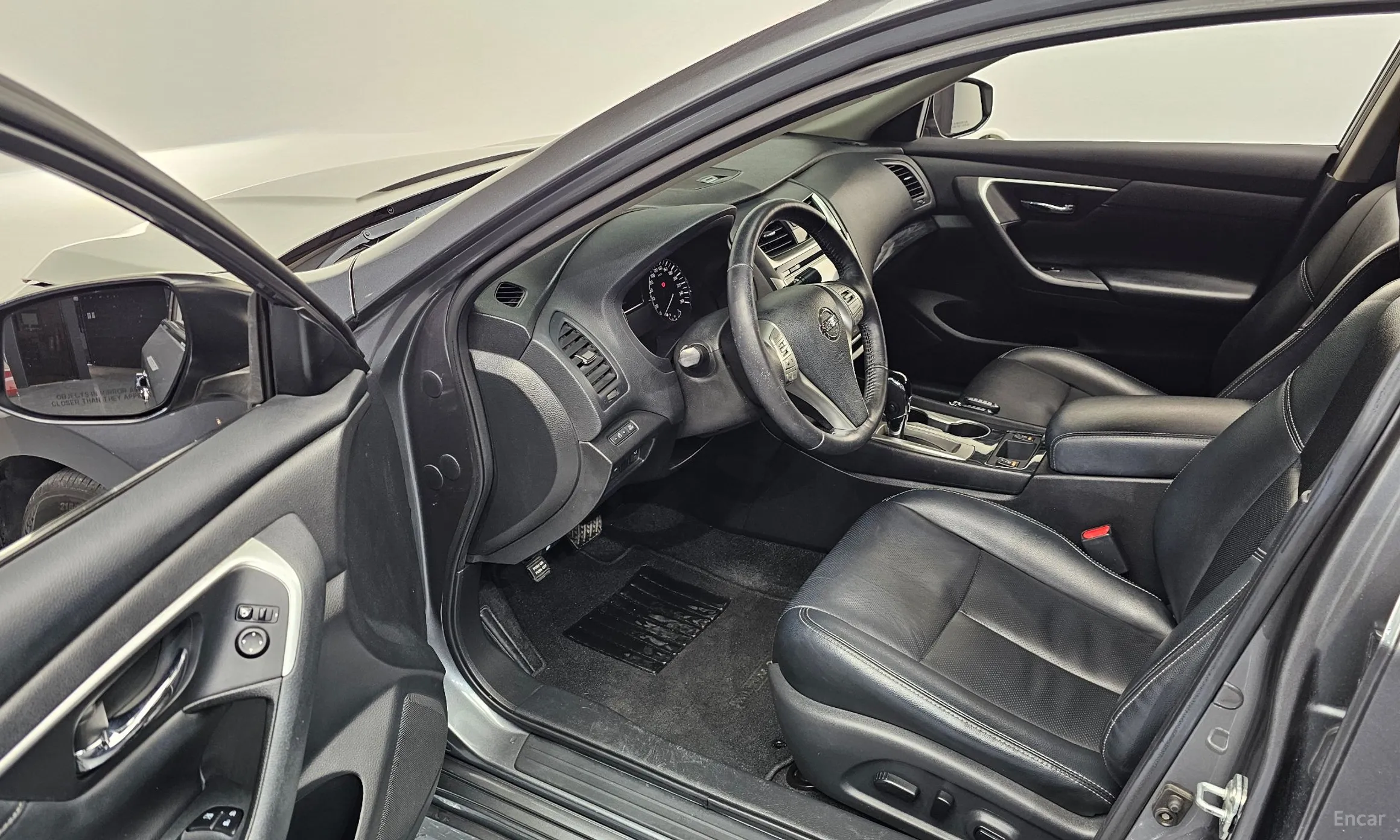 Nissan Altima превью 10