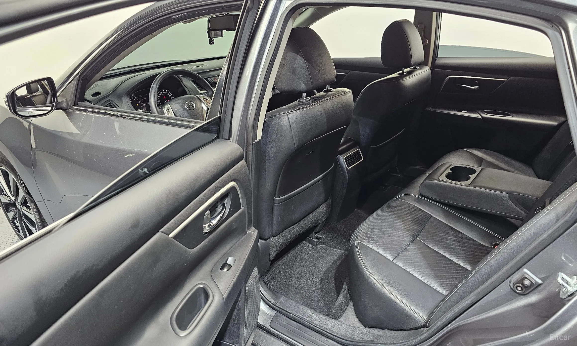 Nissan Altima превью 11