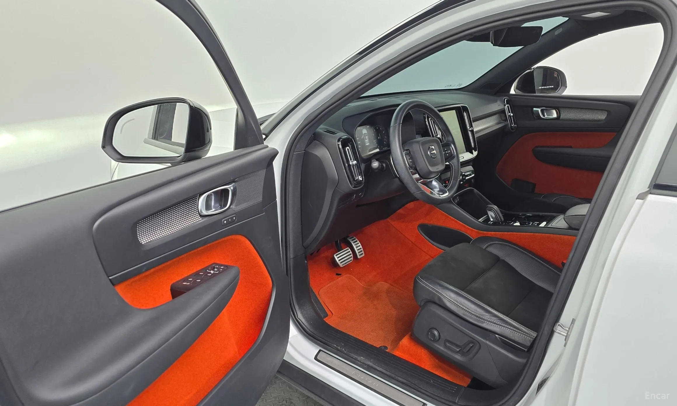 Volvo XC40 превью 10