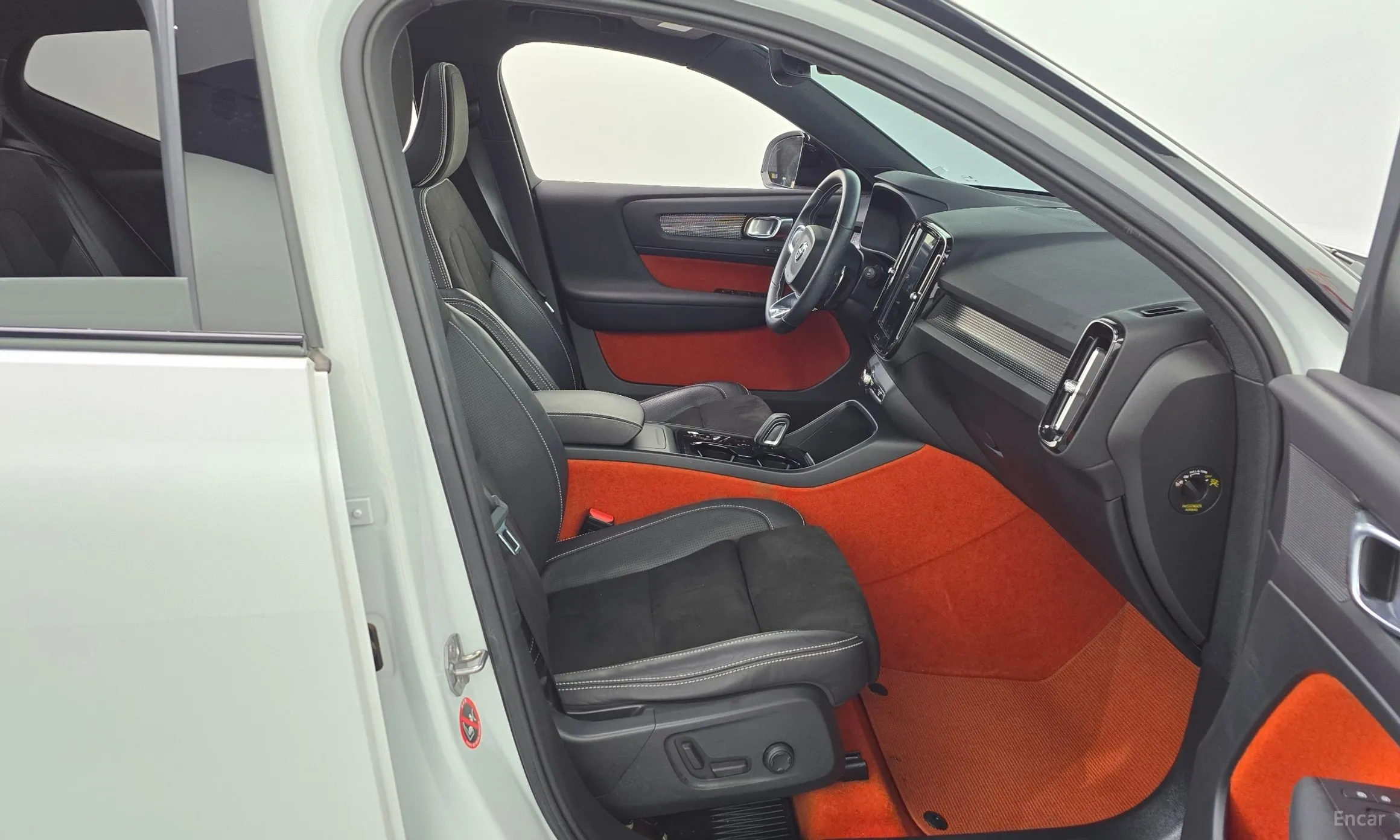 Volvo XC40 превью 11