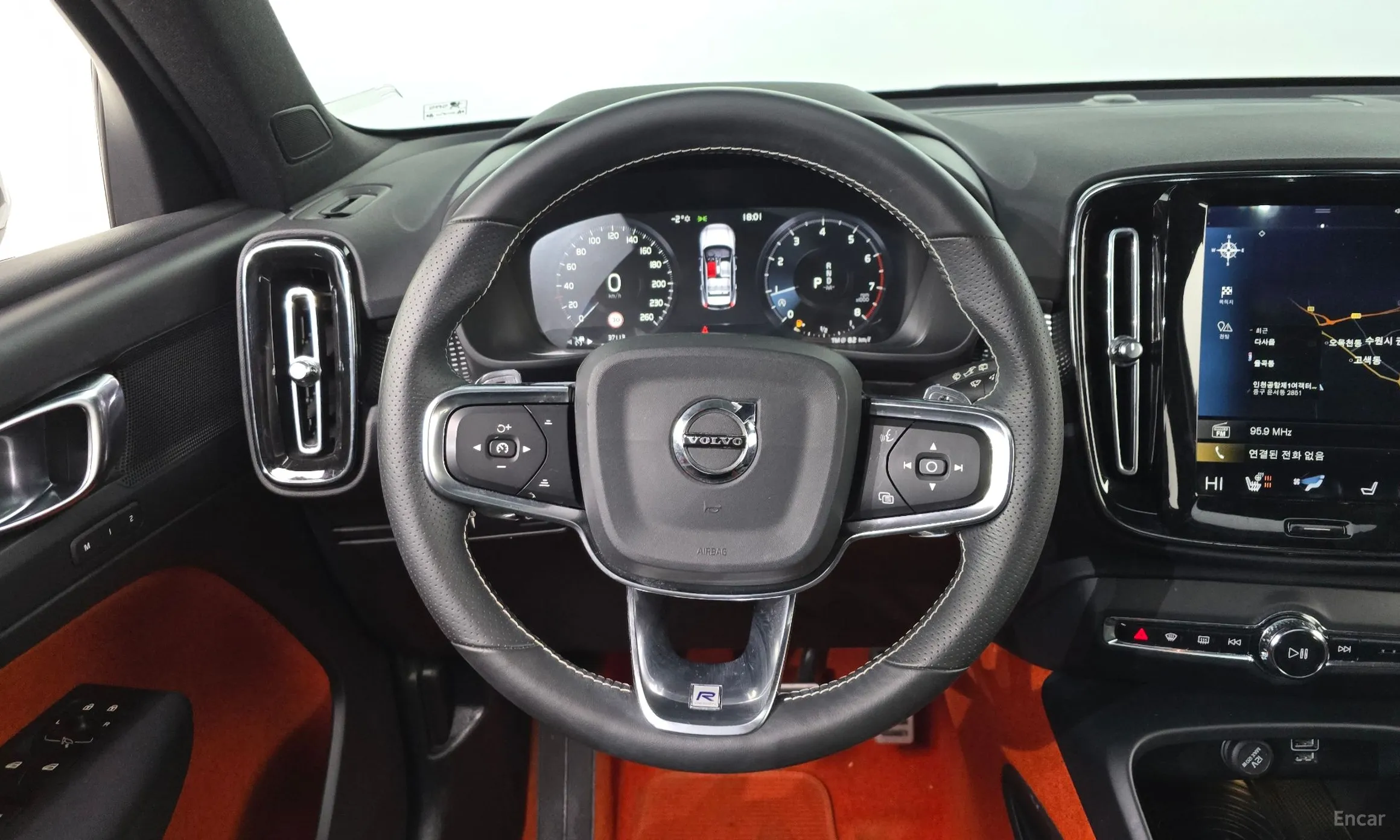 Volvo XC40 превью 13