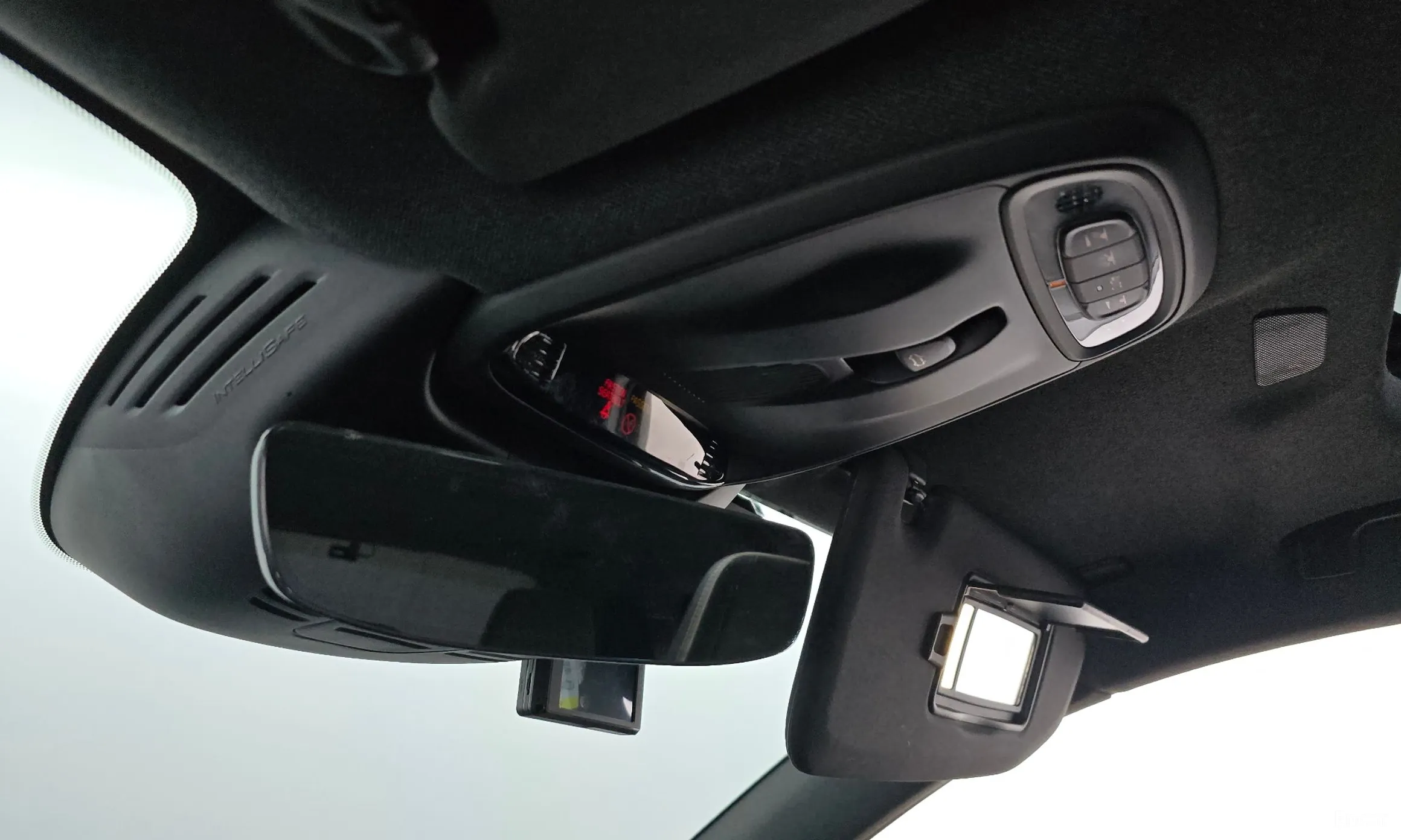 Volvo XC40 превью 17