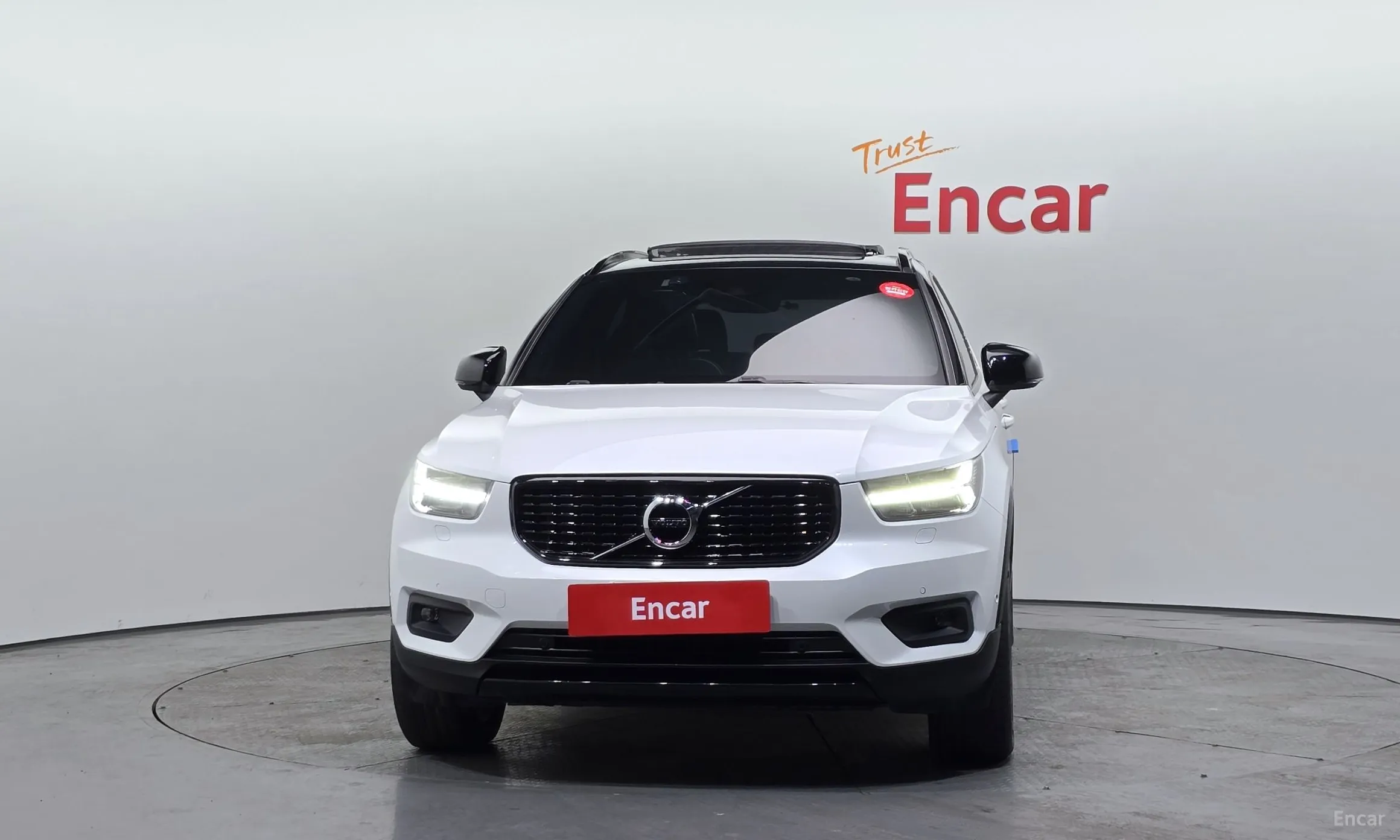 Volvo XC40 превью 3