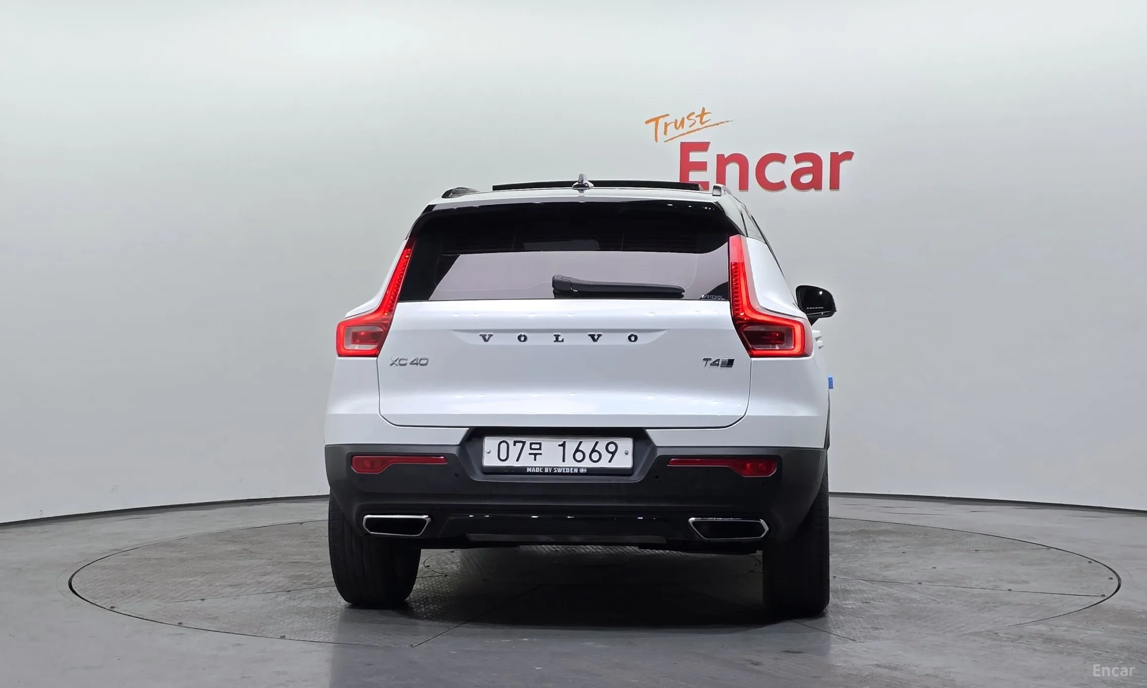 Volvo XC40 превью 4
