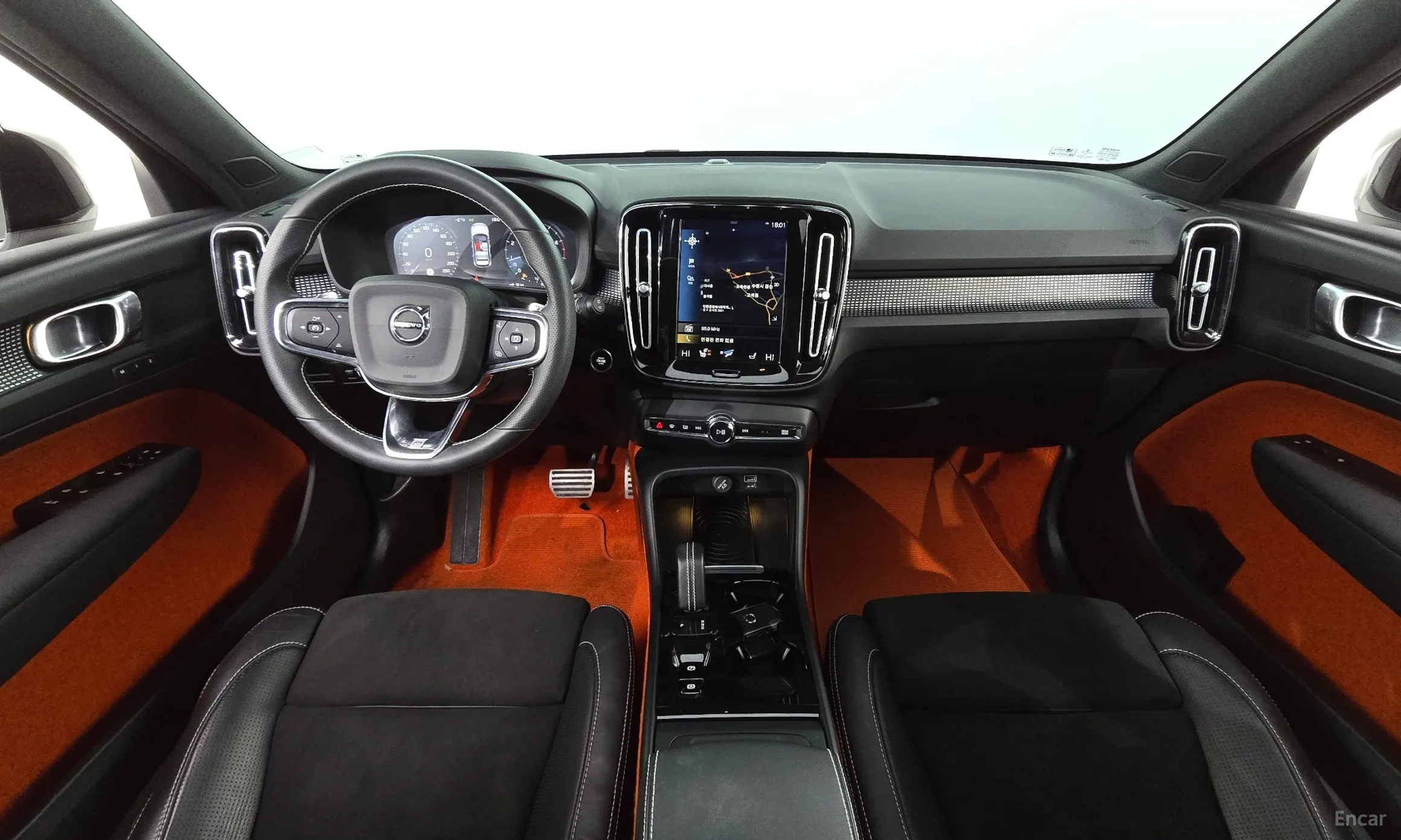 Volvo XC40 превью 7