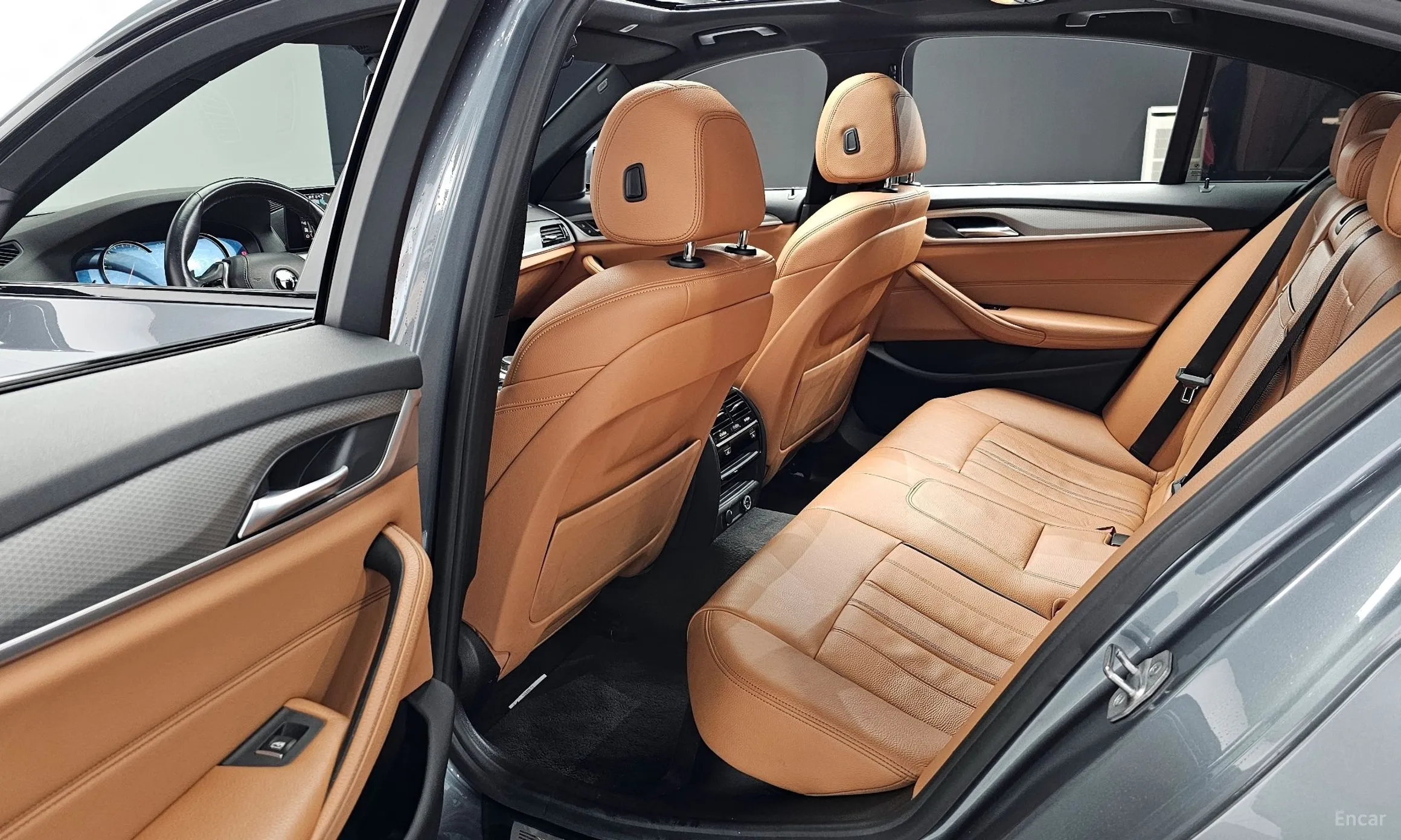 BMW 5 Series (G30) превью 10