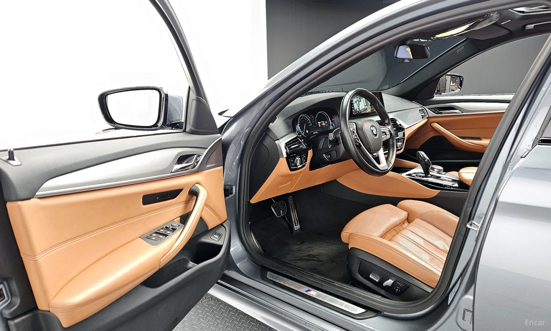 BMW 5 Series (G30) превью 11