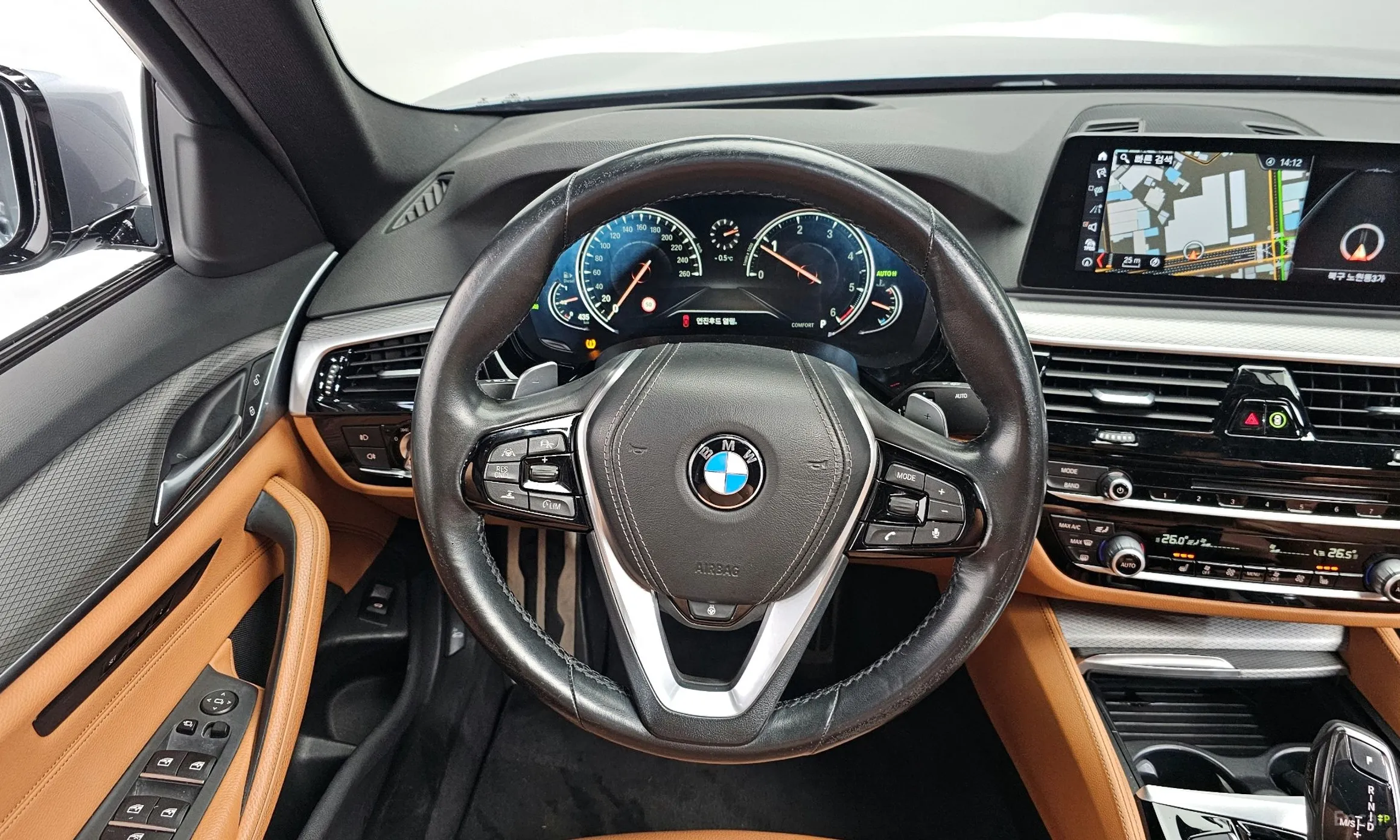 BMW 5 Series (G30) превью 13