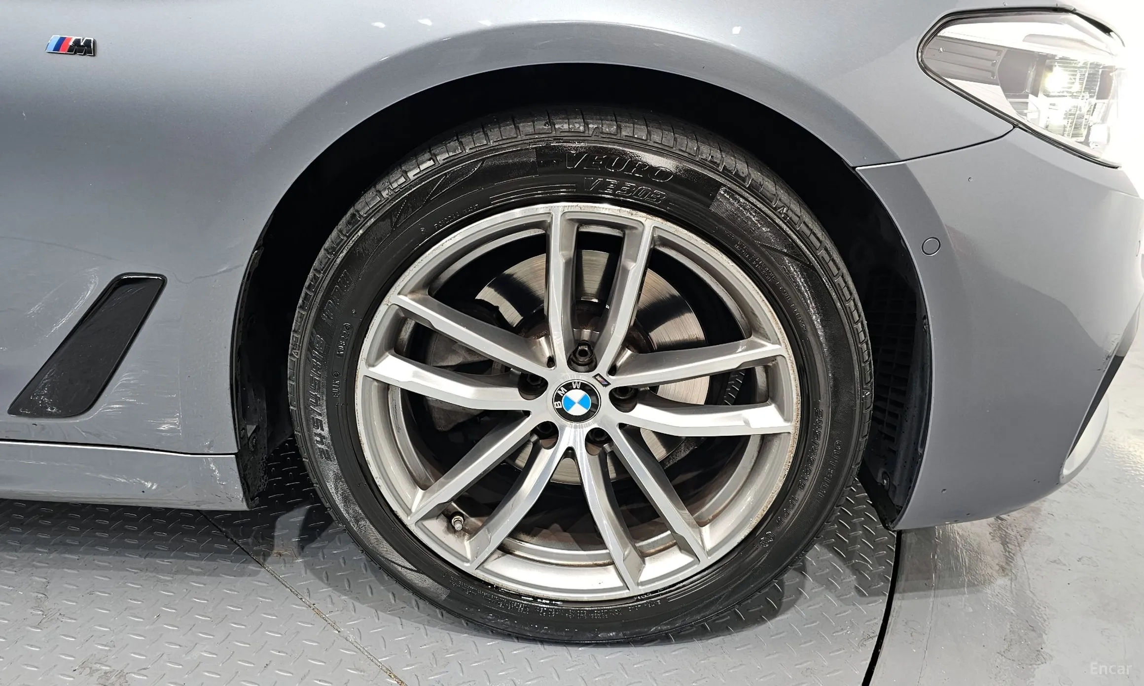 BMW 5 Series (G30) превью 5