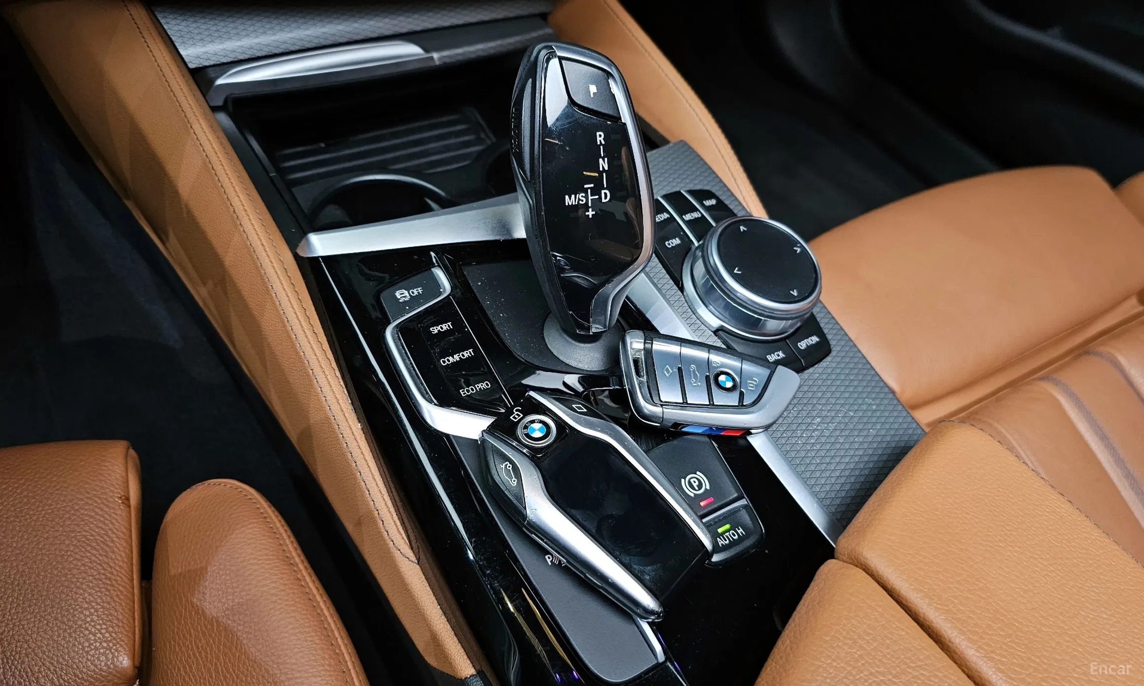 BMW 5 Series (G30) превью 9