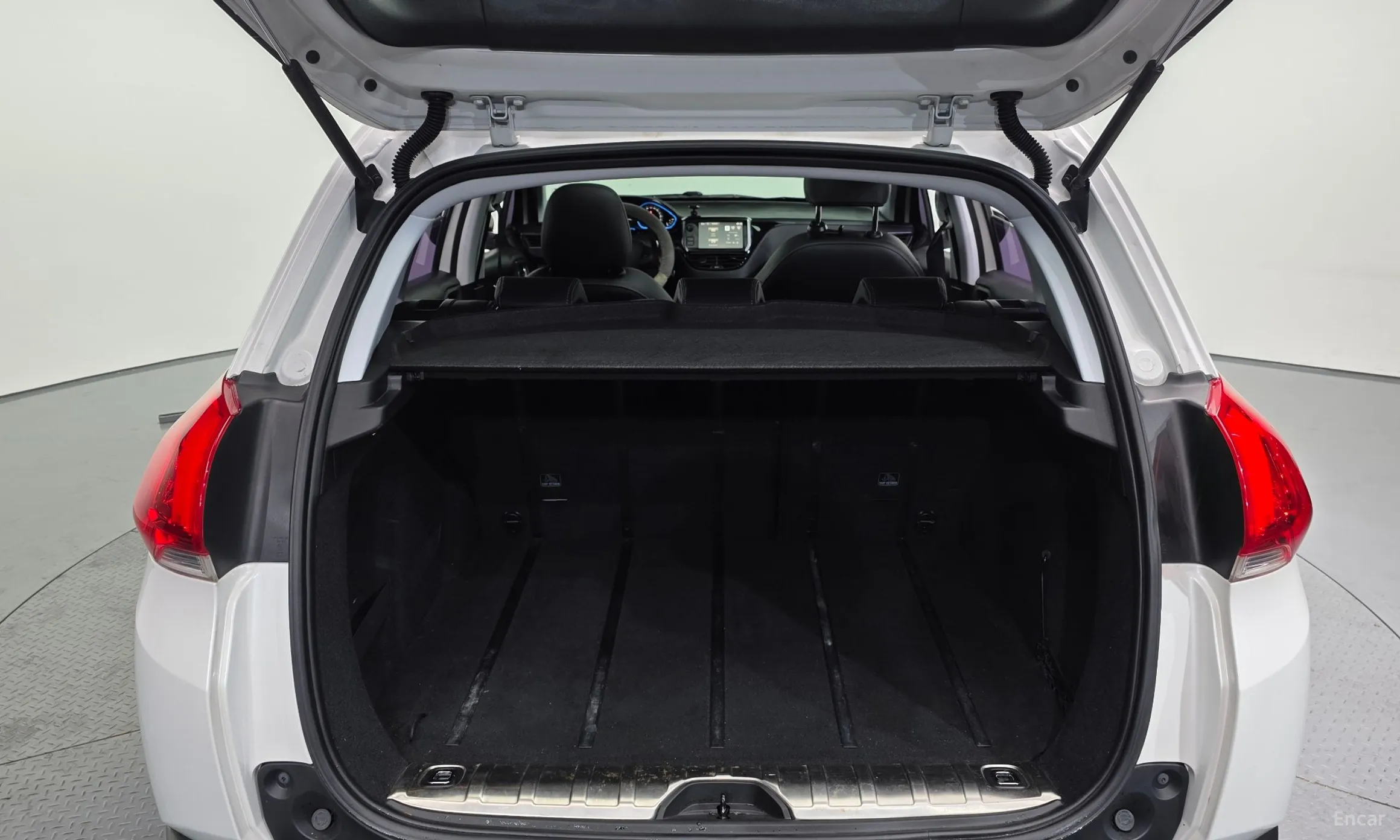 Peugeot 2008. превью 20