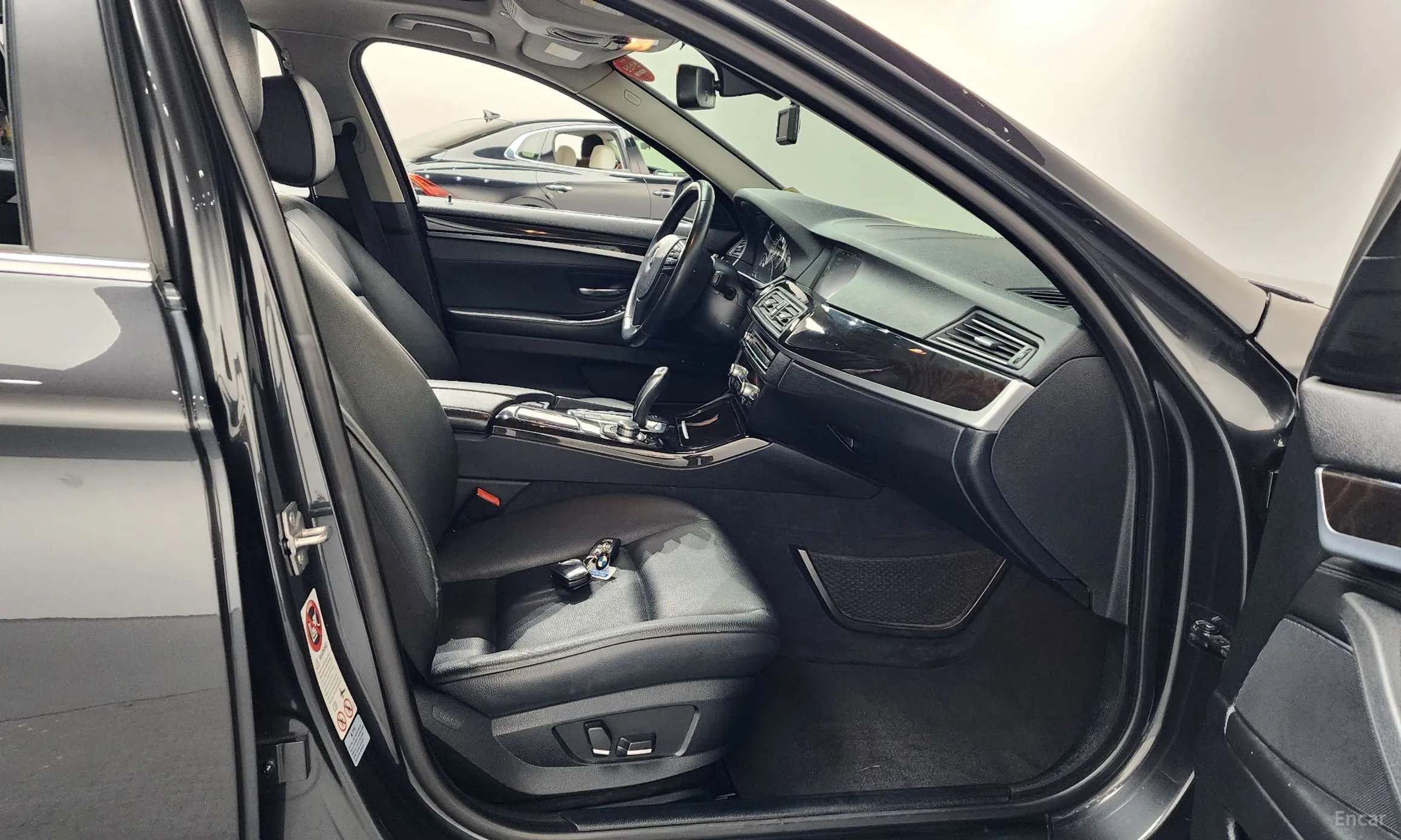 BMW 5 Series (F10) превью 11