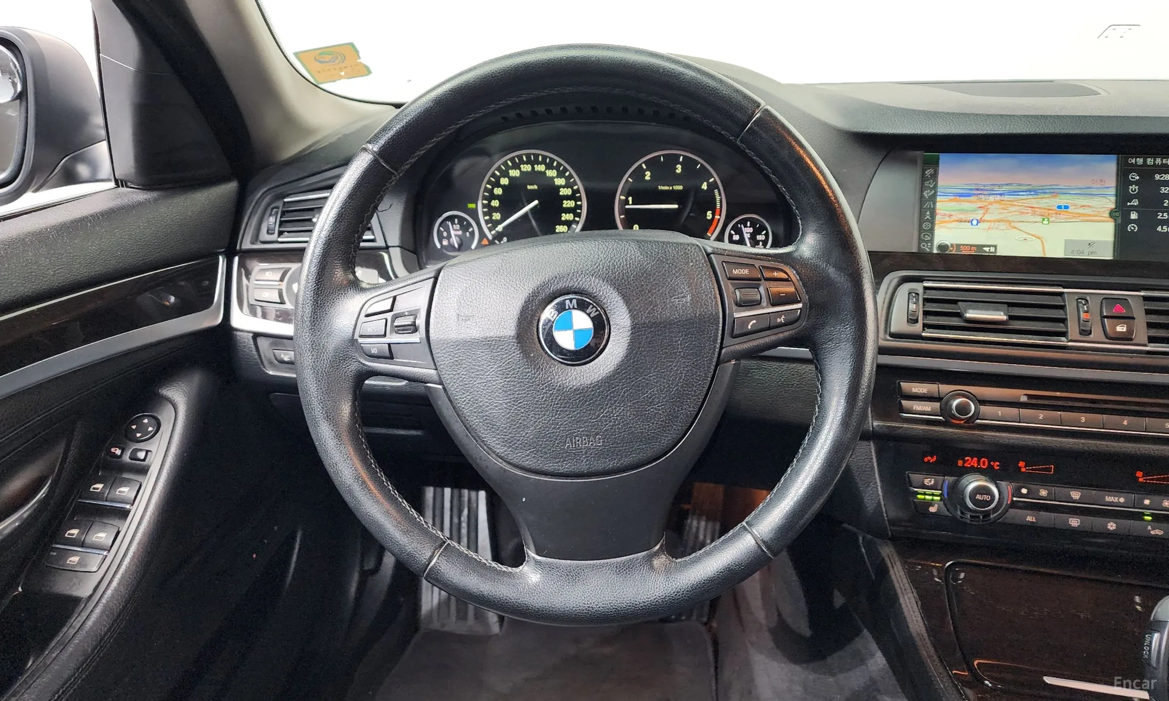 BMW 5 Series (F10) превью 13